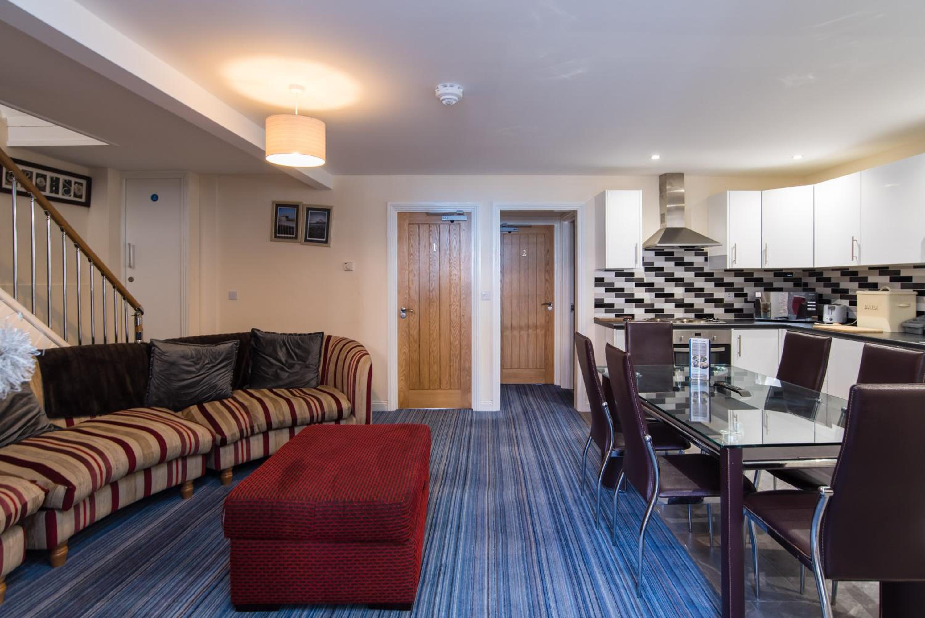 Three-Bedroom Apartment - Photo 10