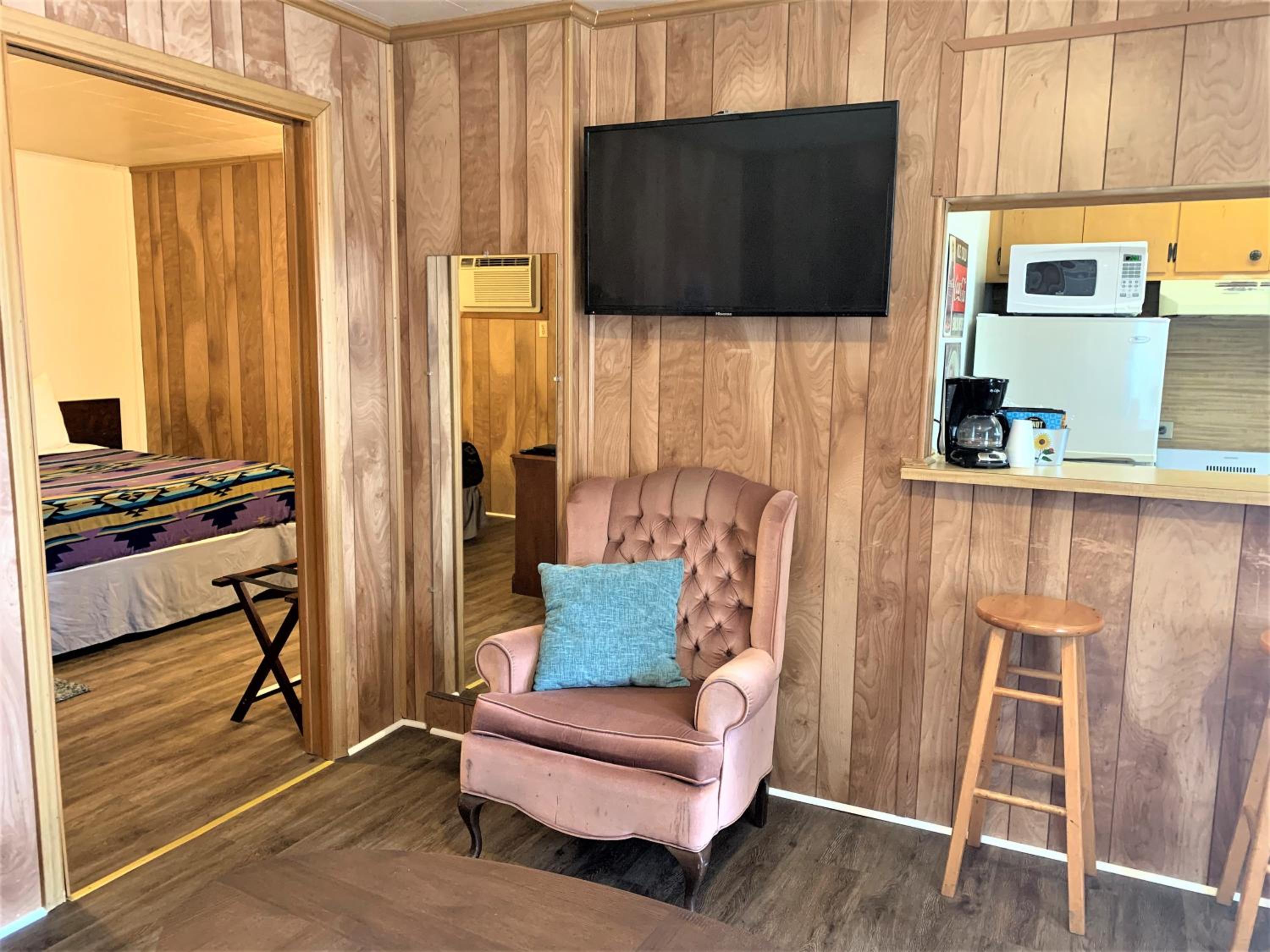 Deluxe Suite - Photo 9