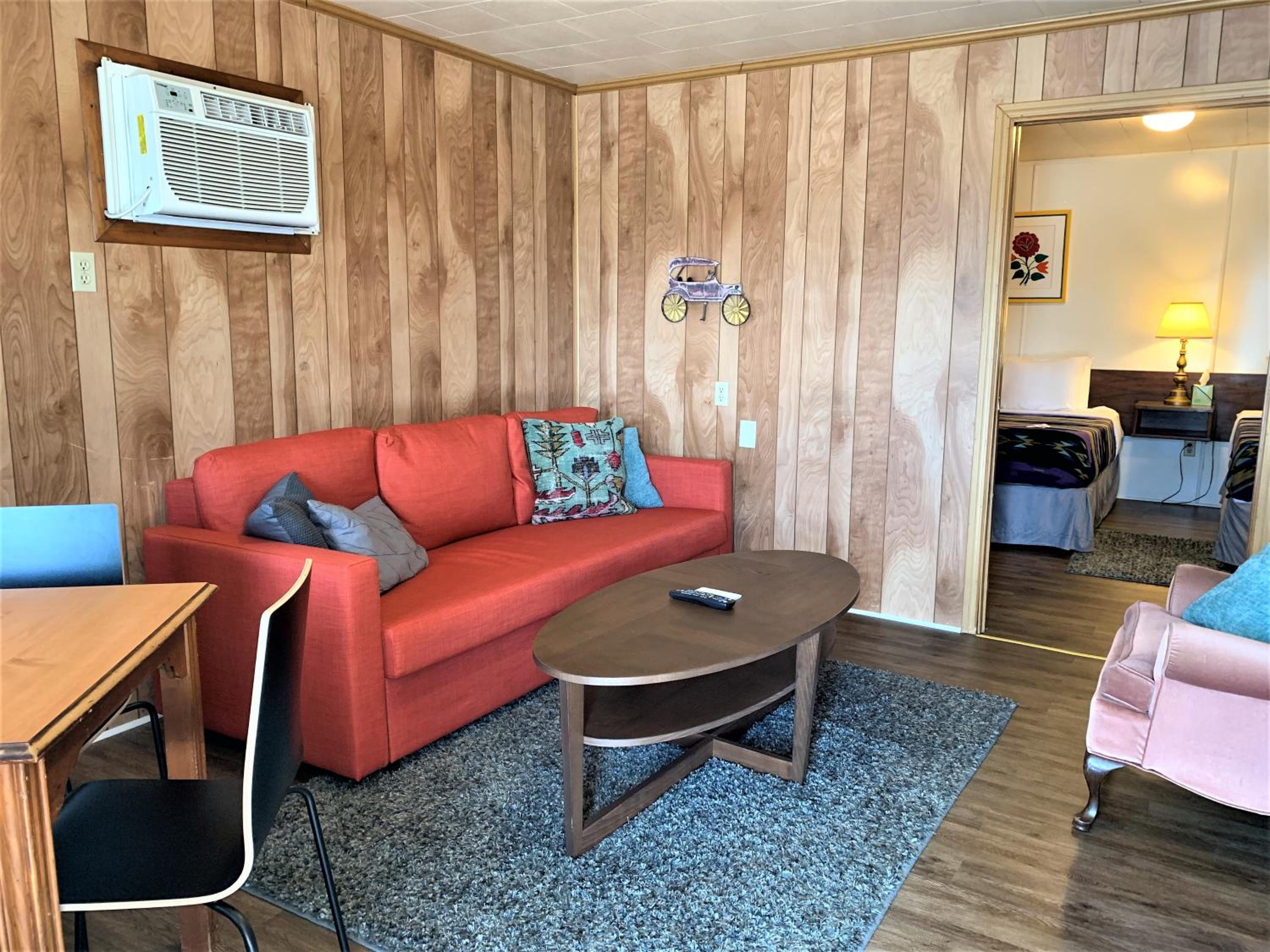 Deluxe Suite - Photo 13