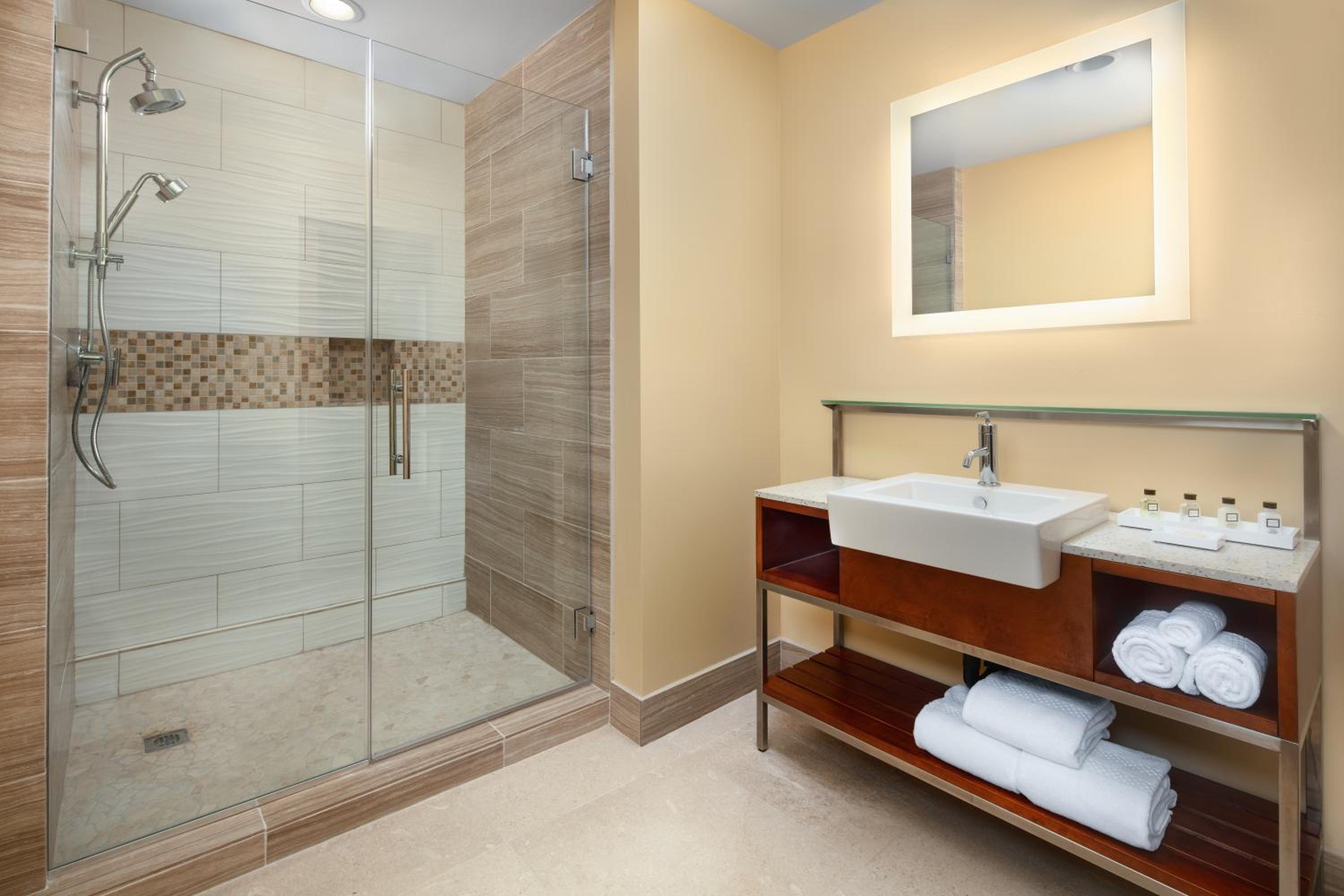 King Suite - Photo 3