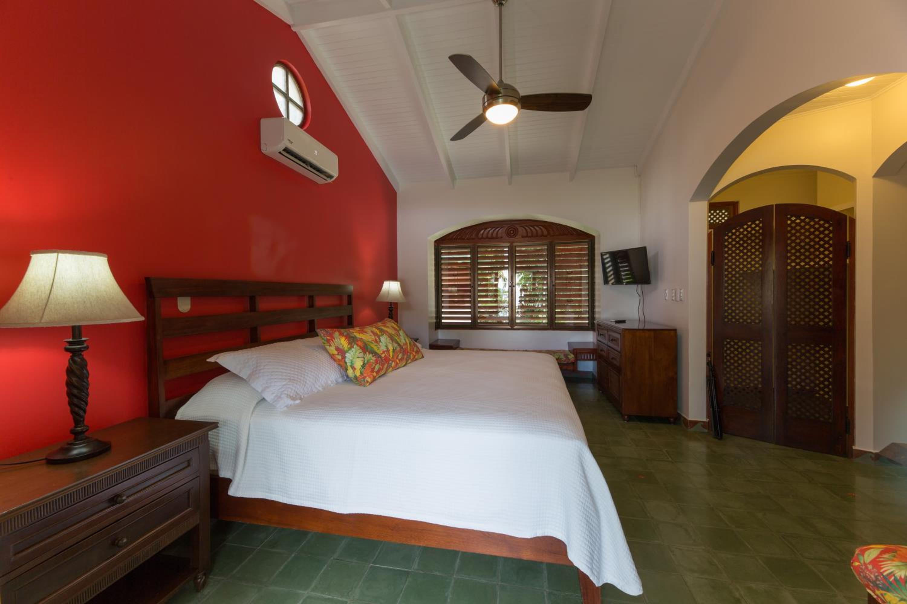 1 Bedroom Condo