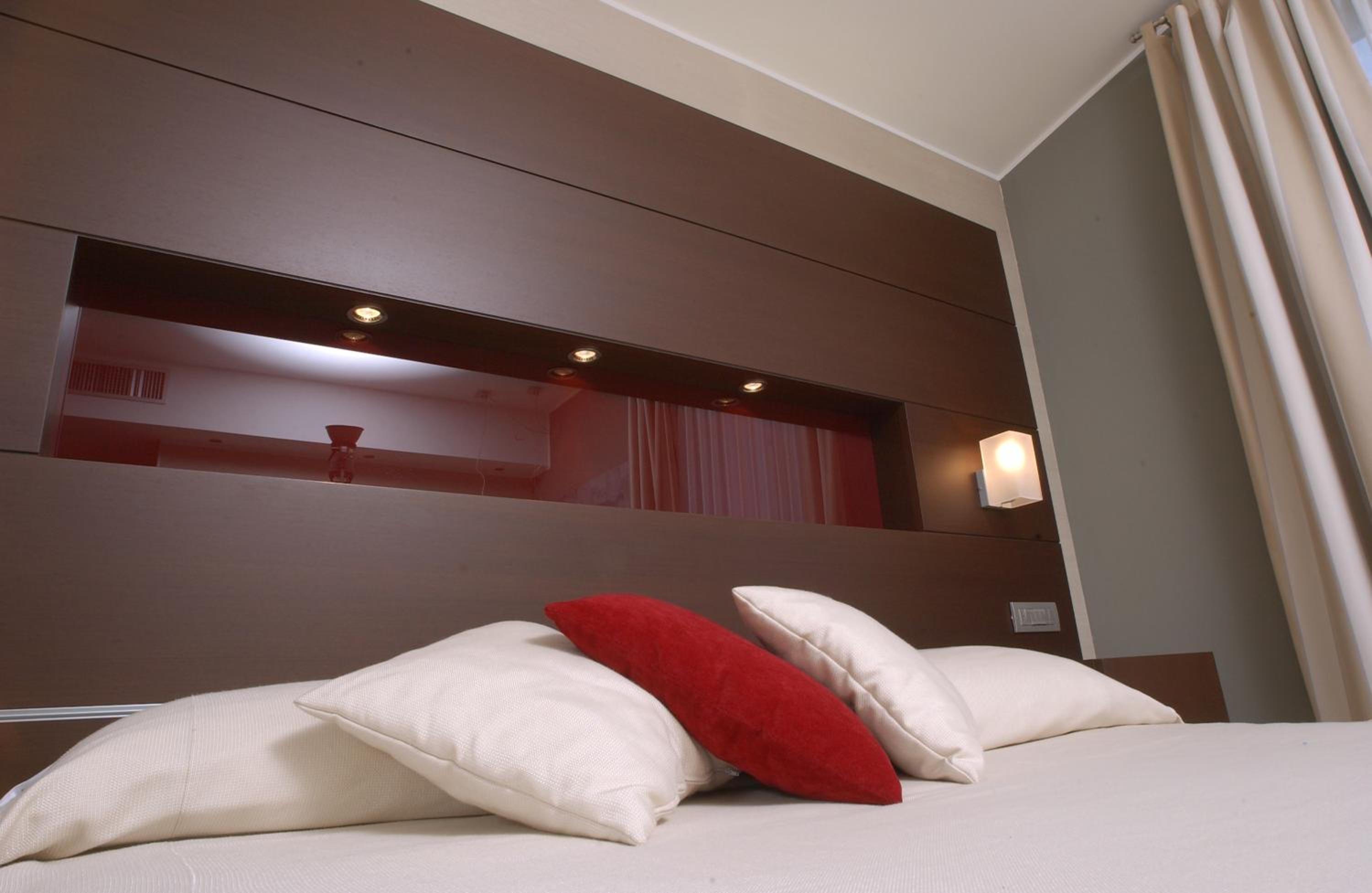 Double Room (1 Adult) - Photo 2