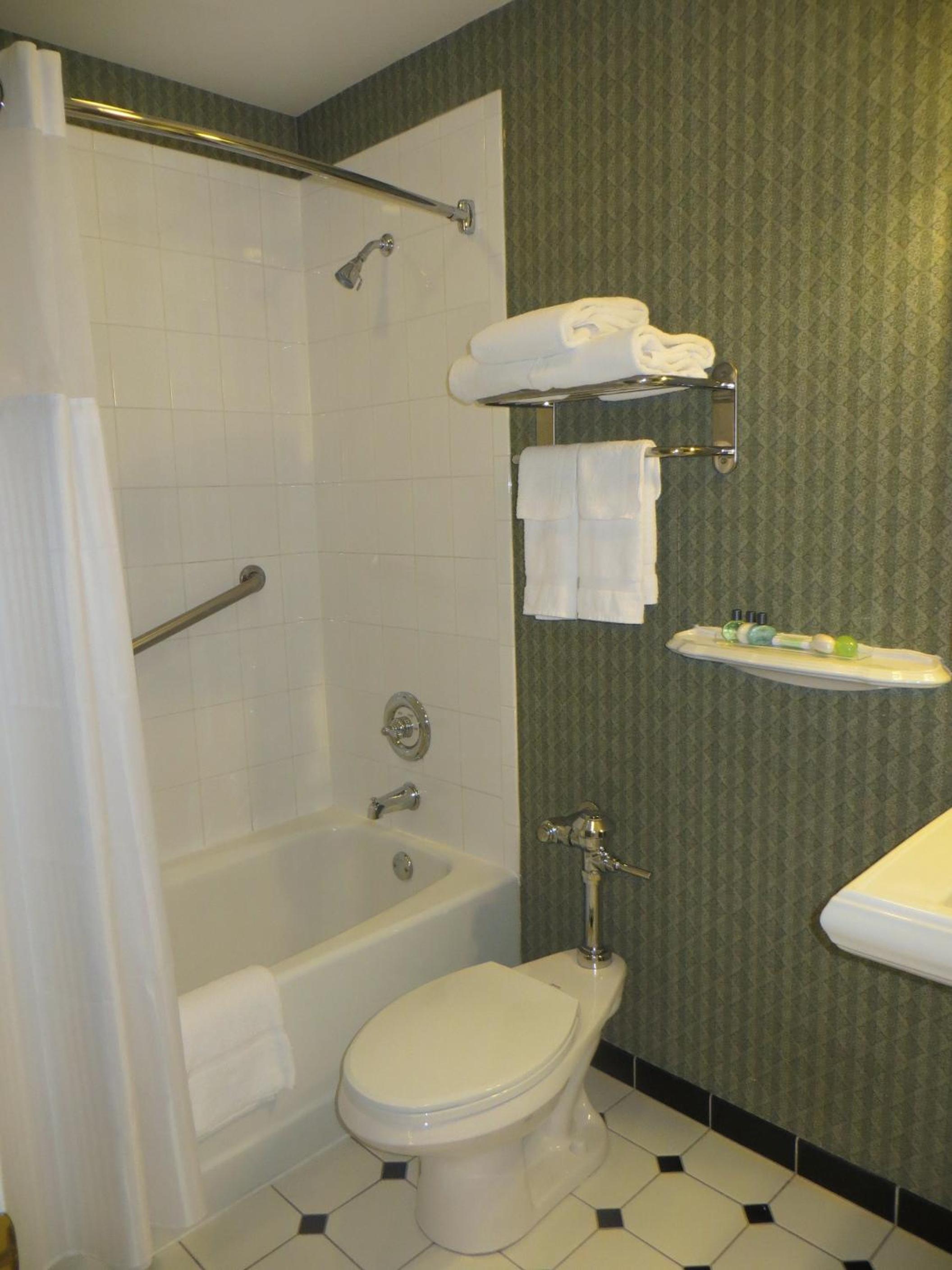 Double Room with Two Double Beds photo 3