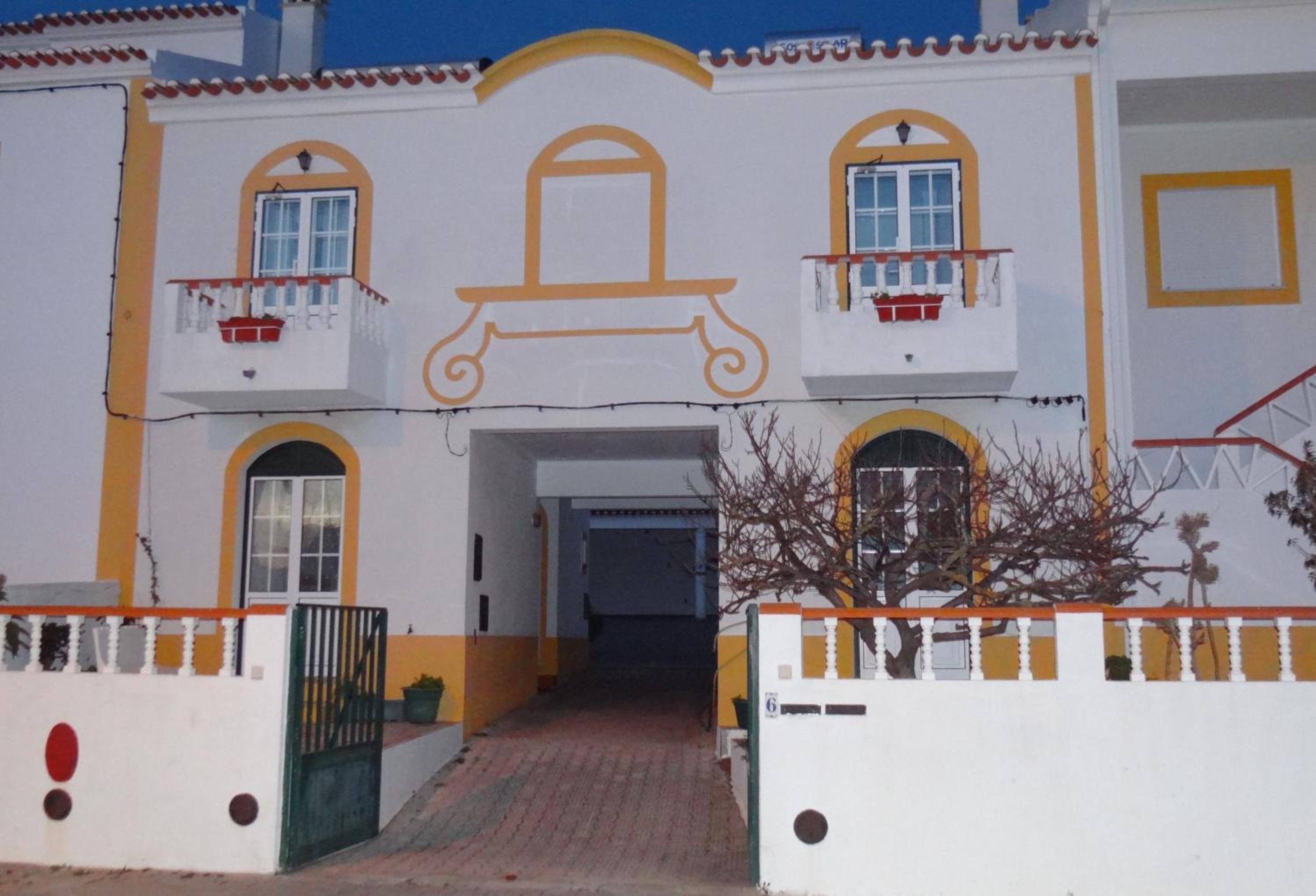 Two-Bedroom House - Photo 27