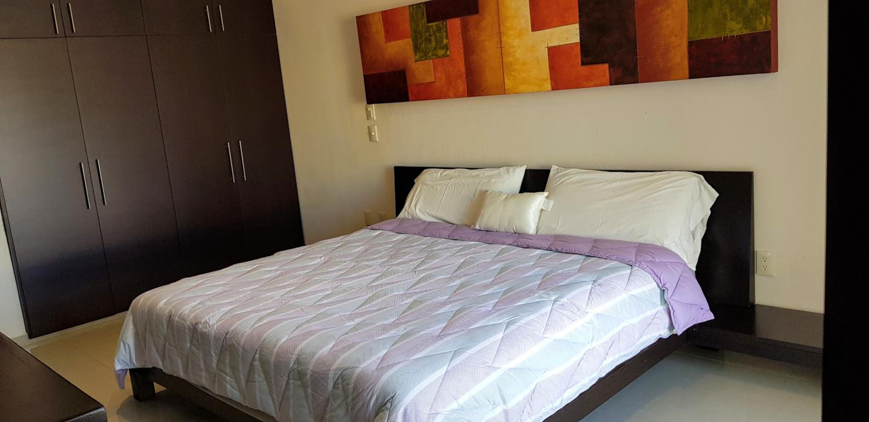Deluxe King Room - Photo 9