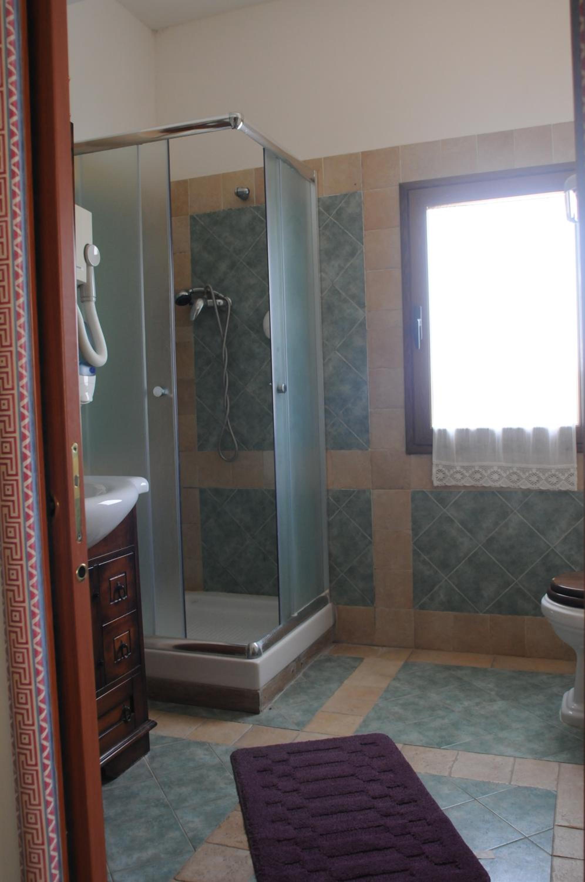 Double or Twin Room - Photo 3