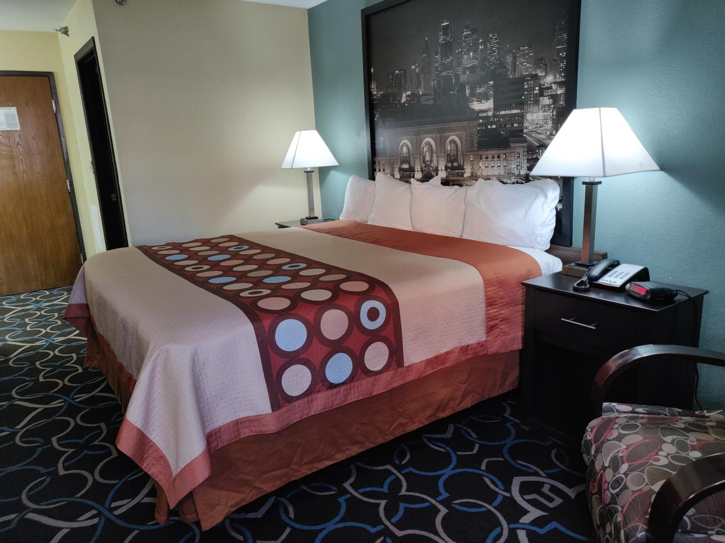 King Room - Non-Smoking - Photo 6