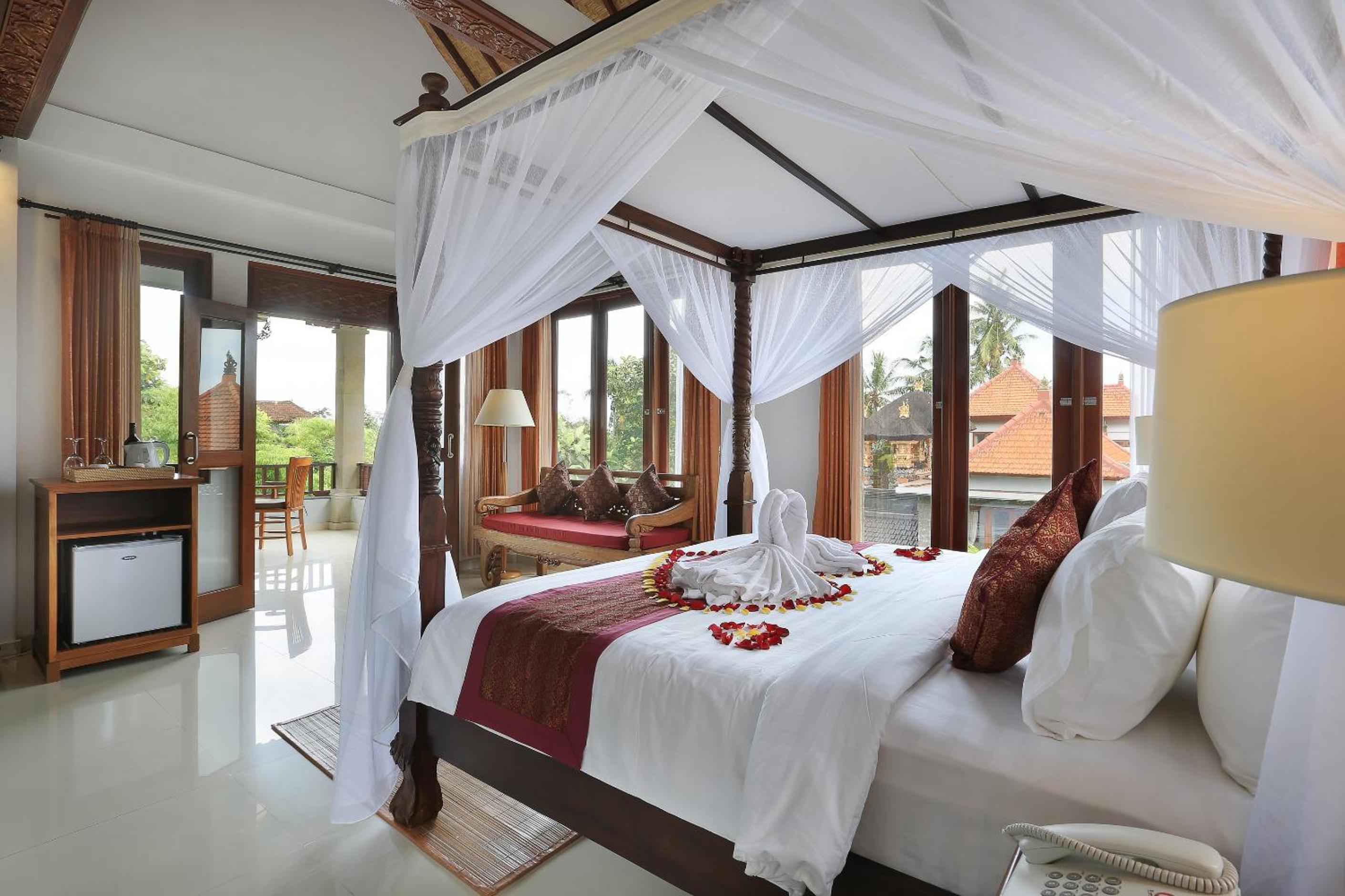 Suite with Pool View