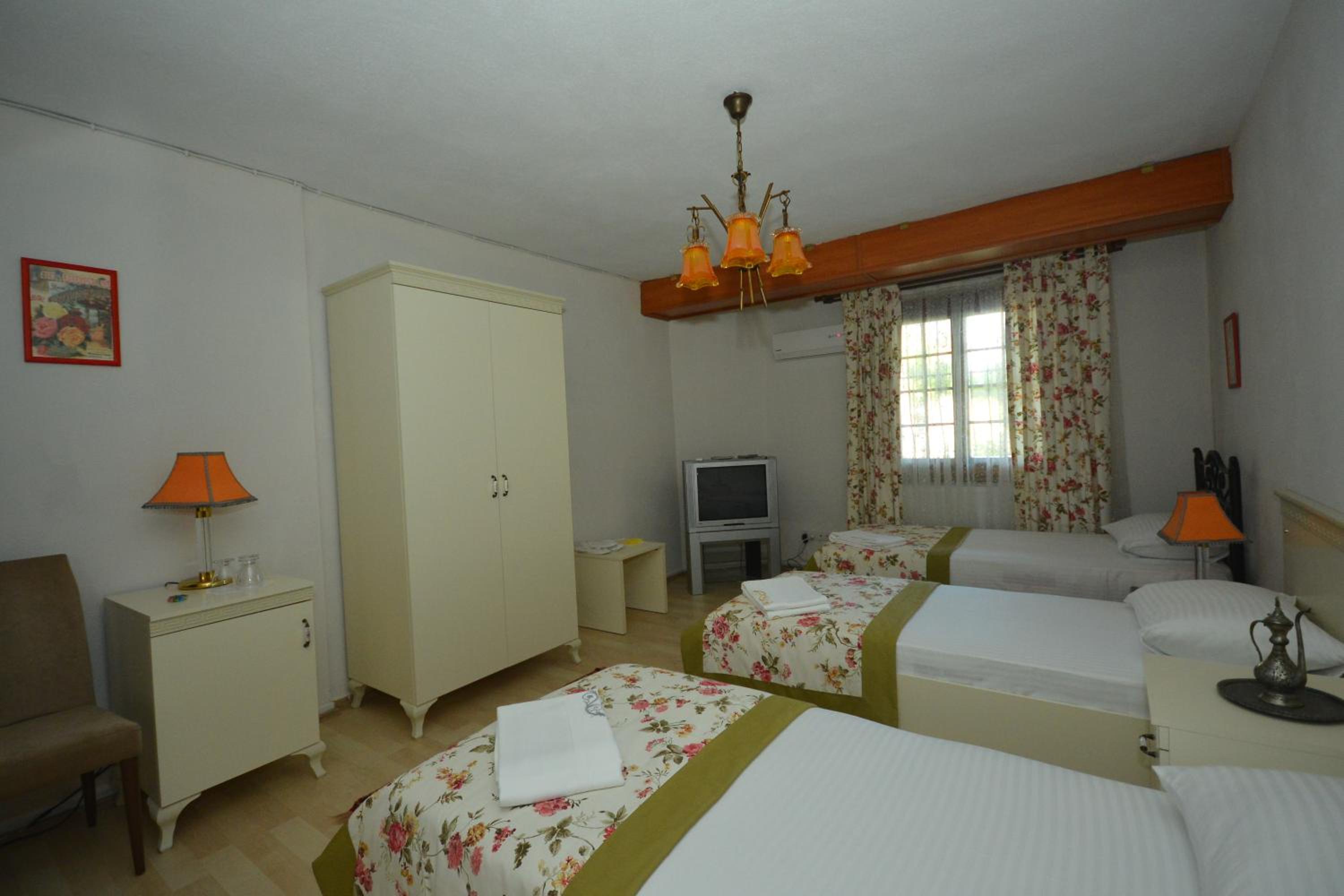 Economy Triple Room