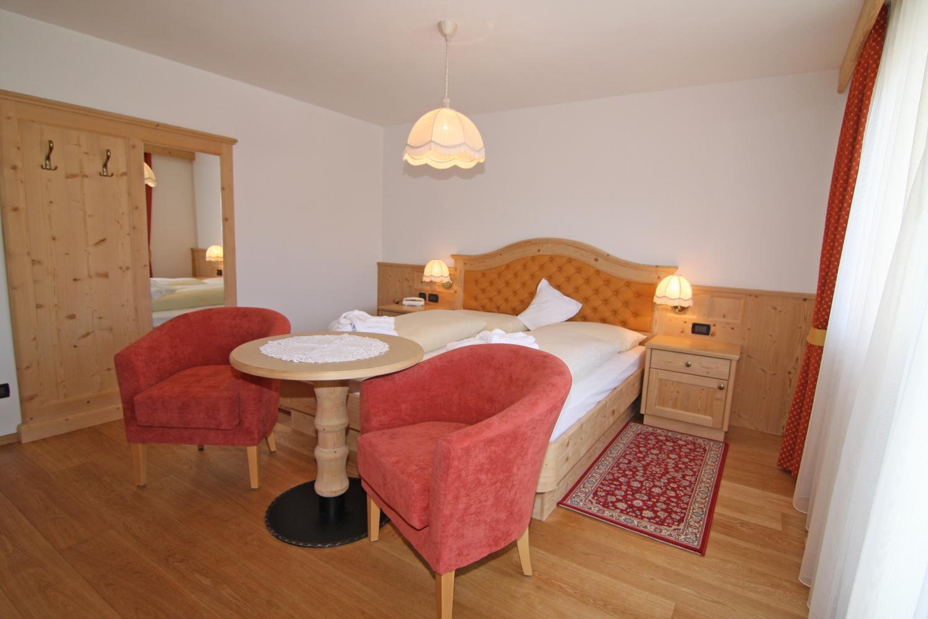 Superior Double Room with Balcony - Photo 4
