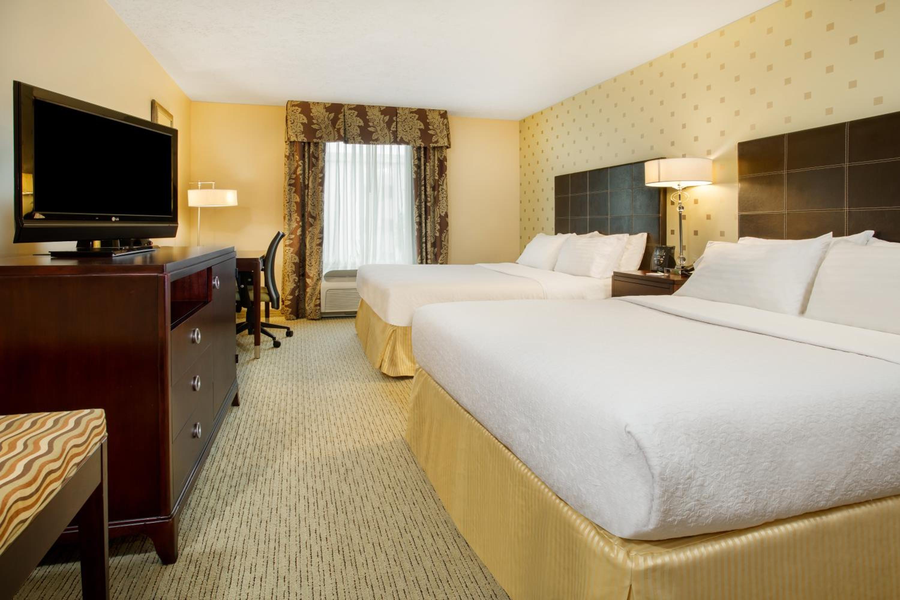 Standard Queen Room with Two Queen Beds - Communications Accessible photo 1