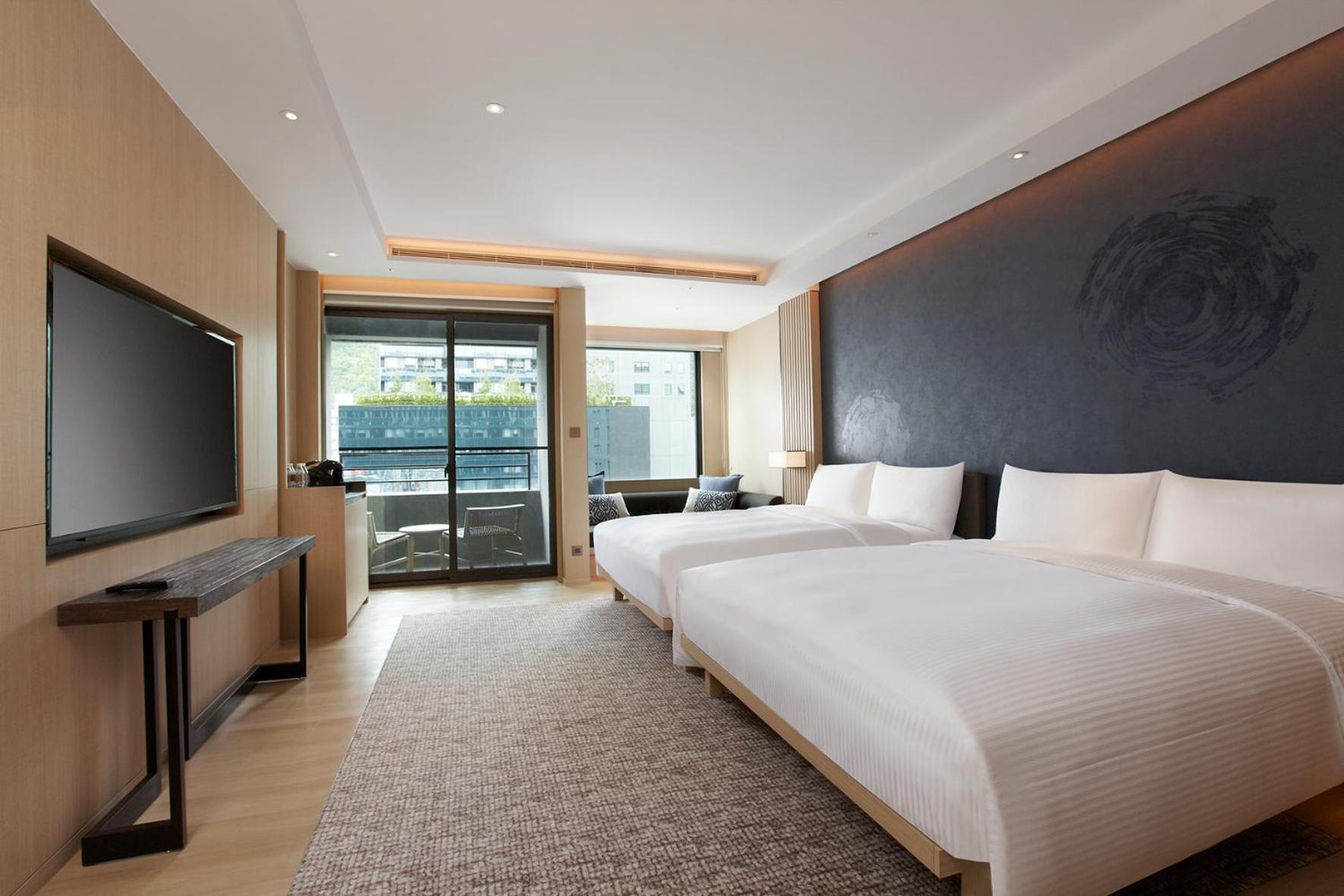 Deluxe Quadruple Room with Balcony photo 2
