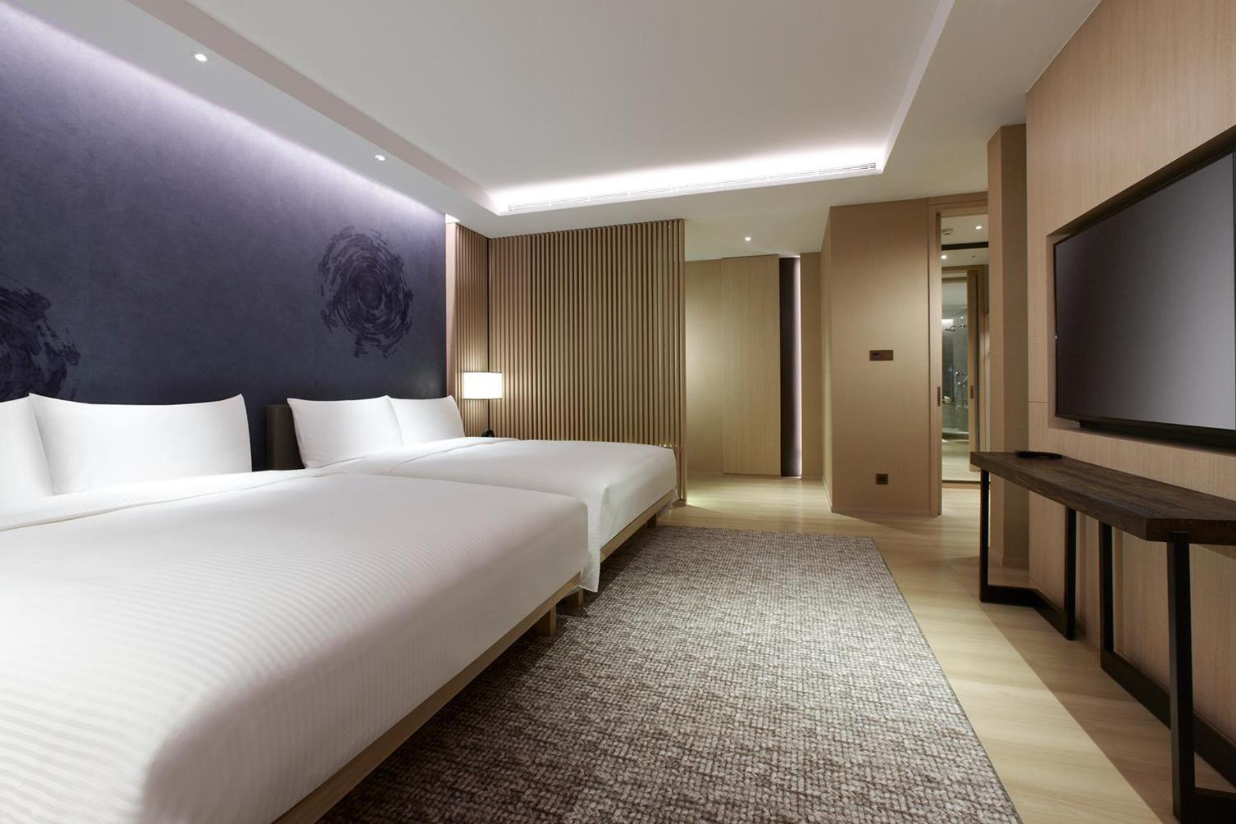 Deluxe Quadruple Room with Balcony photo 3