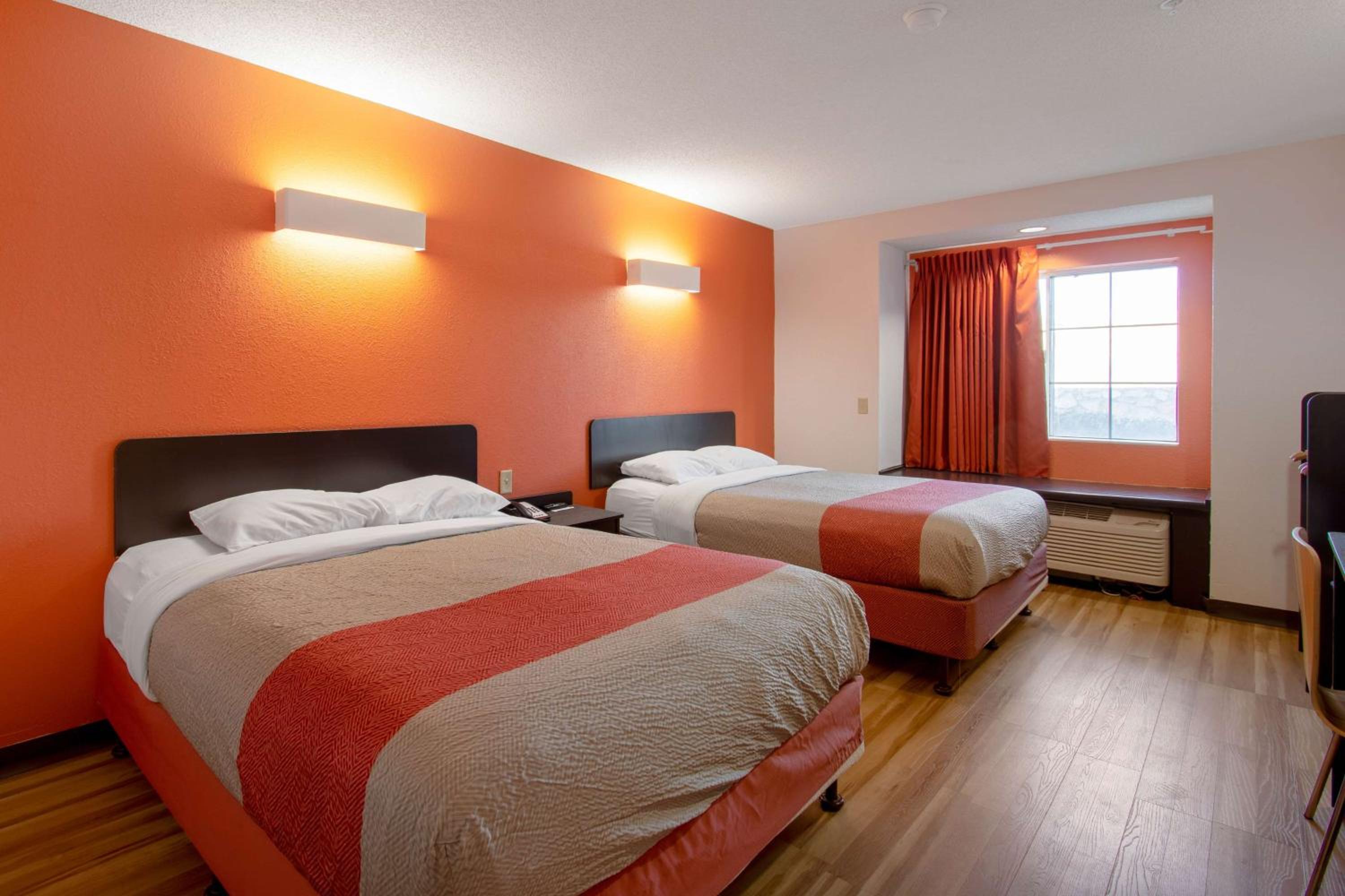Queen Room with Two Queen Beds - Non-Smoking photo 1