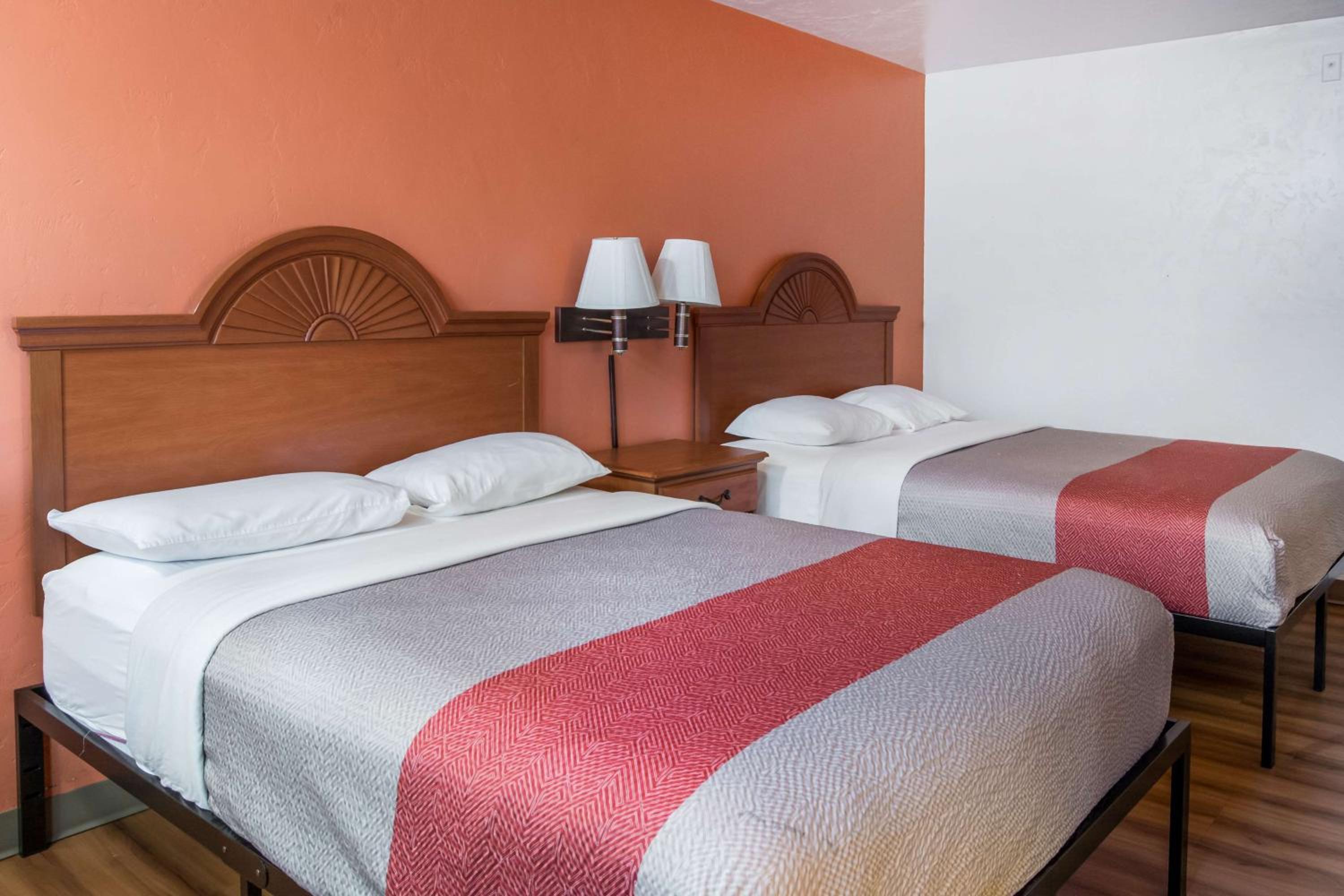 Deluxe Queen Room with Two Queen Beds - Non-Smoking - Photo 1