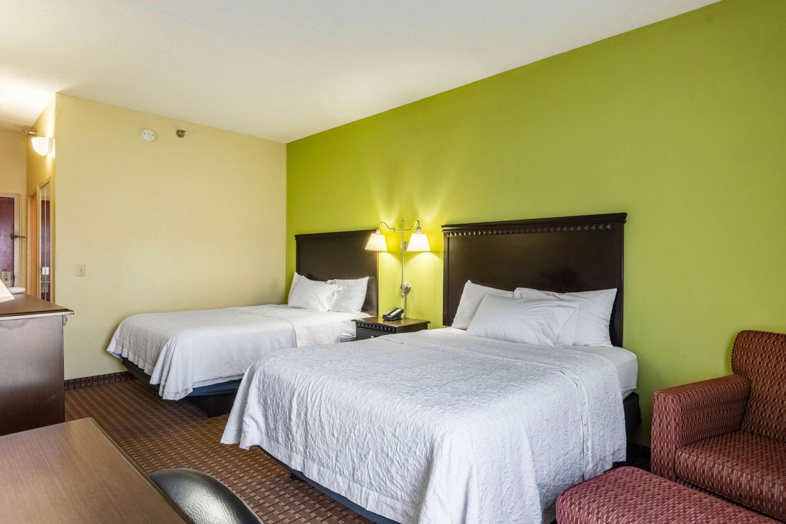Queen Room with Two Queen Beds - Smoking