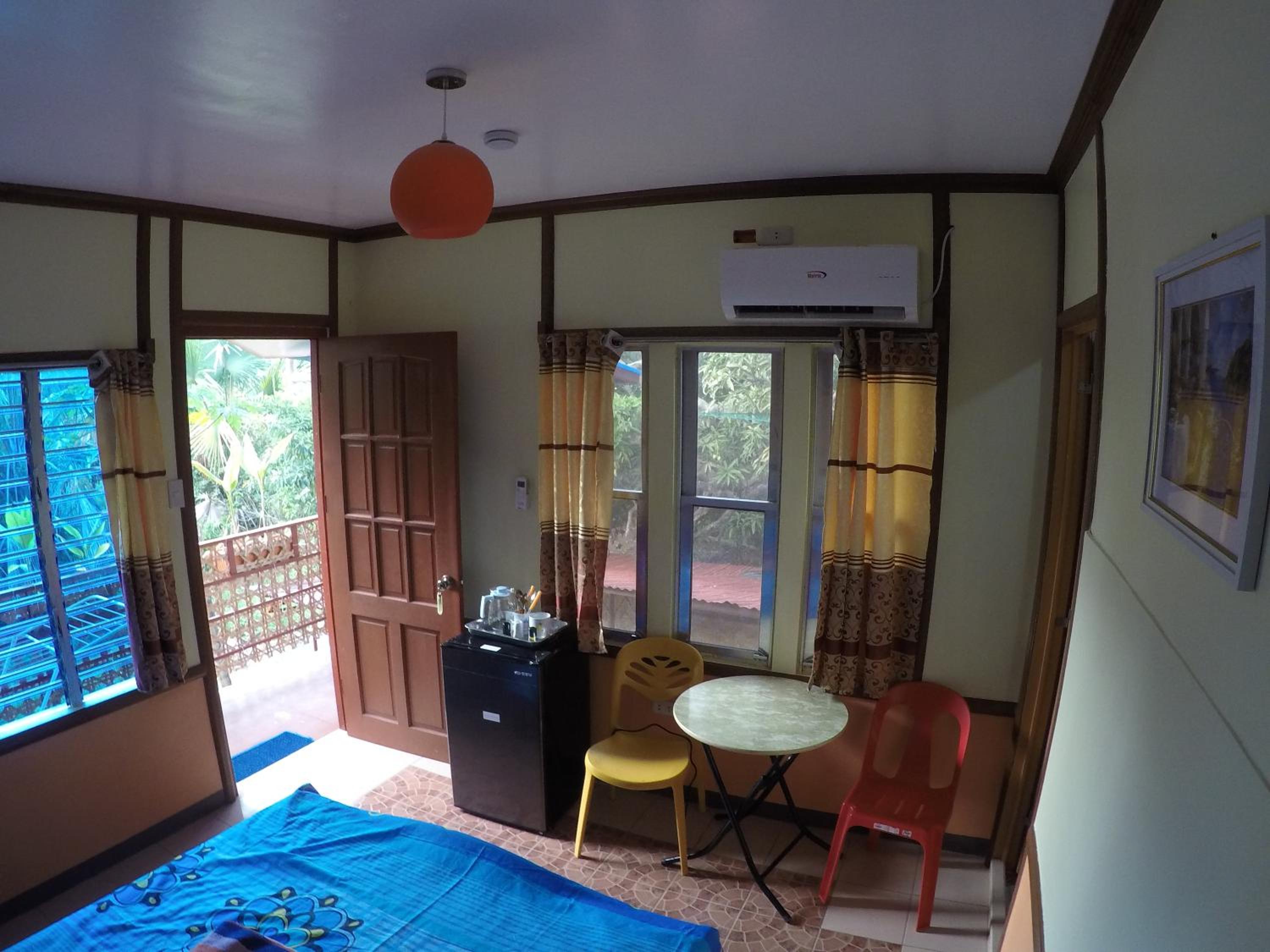 Queen Room photo 2