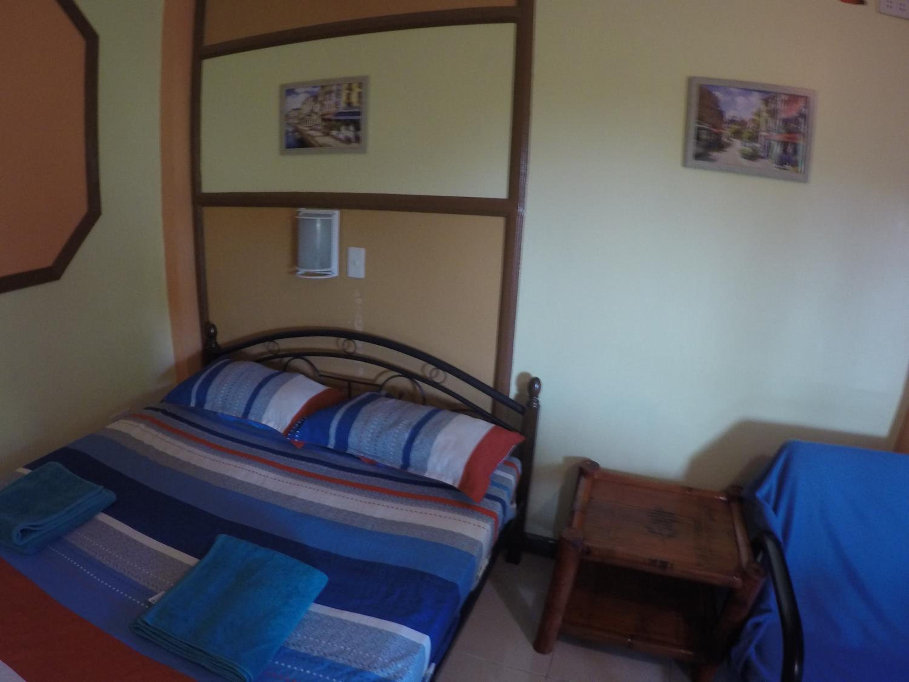 Queen Room photo 2