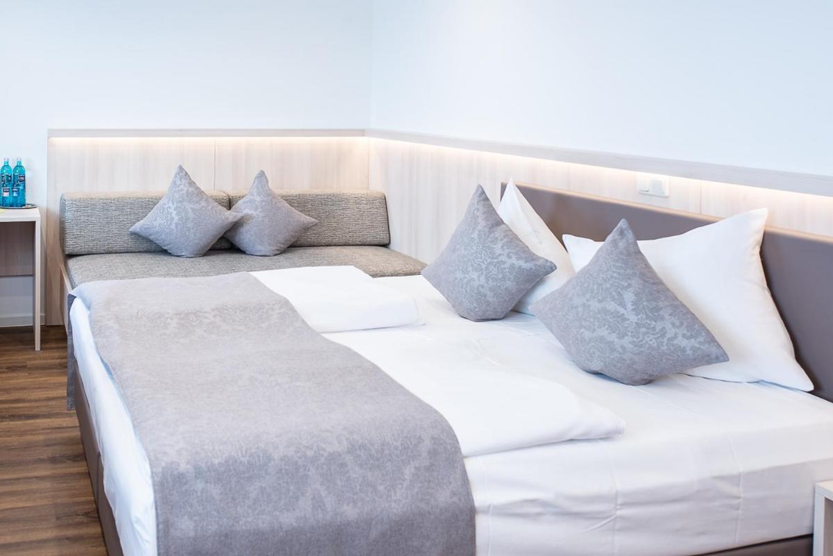 Double Room - Photo 10