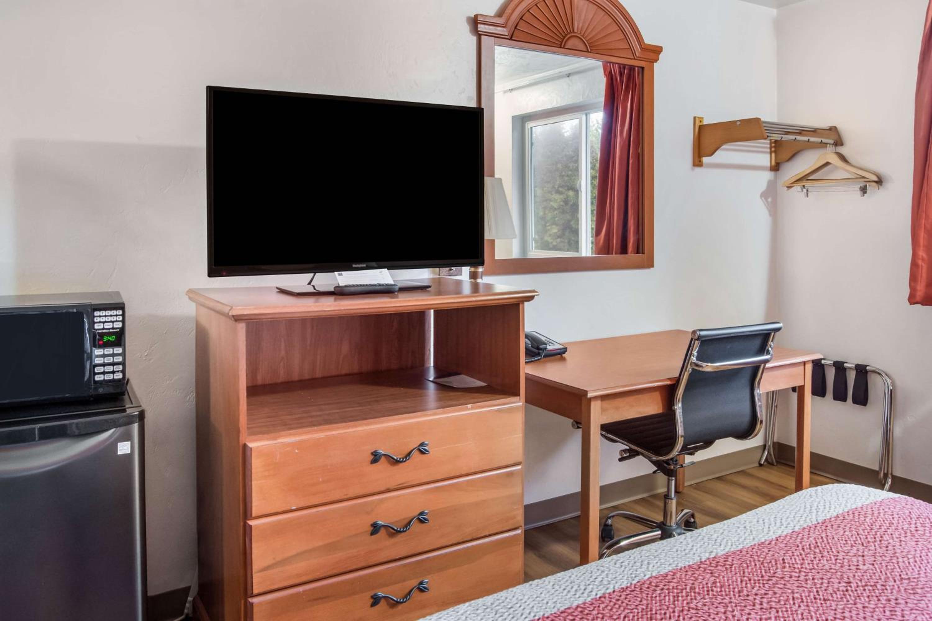 Queen Room - Disability Access - Non-Smoking - Photo 4