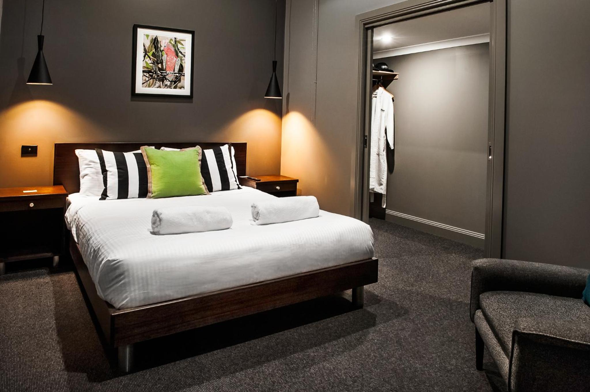 Deluxe Double Room with Bath photo 3