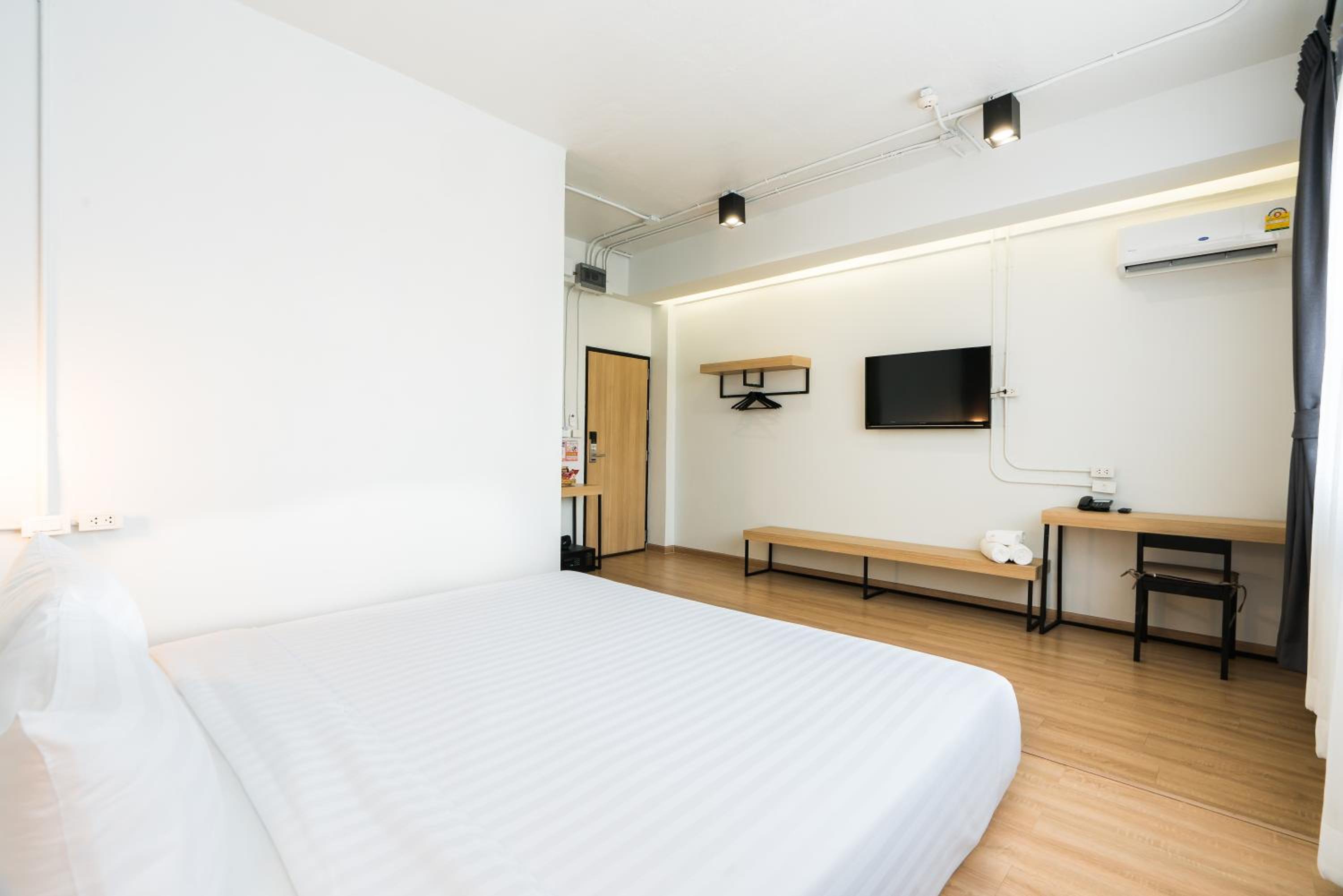 Deluxe Double or Twin Room photo 3