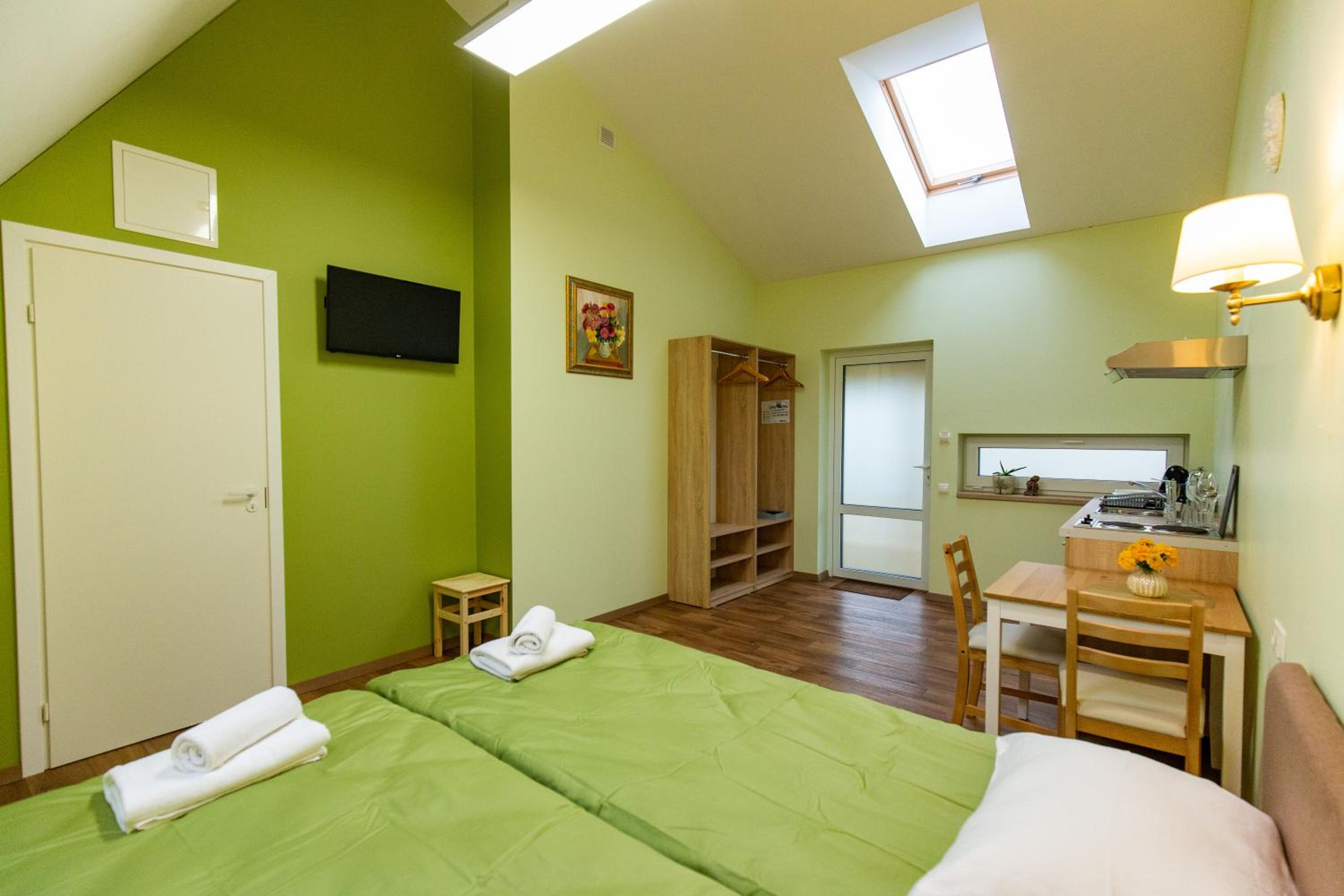 Double Room with Private Bathroom - Photo 1