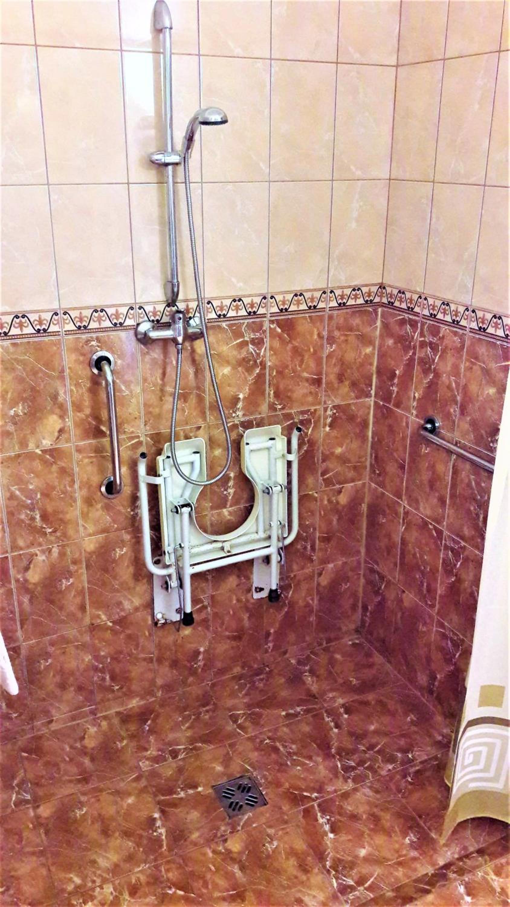 Twin Room - Disability Access - Photo 2