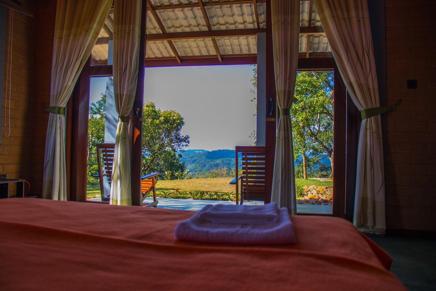 Family Room with Mountain View photo 3