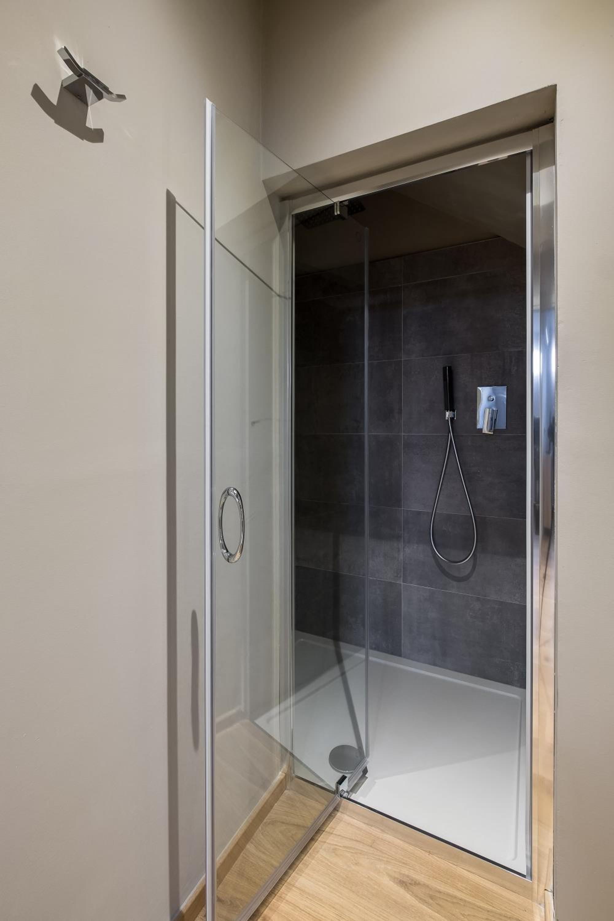 One-Bedroom Apartment - Photo 4