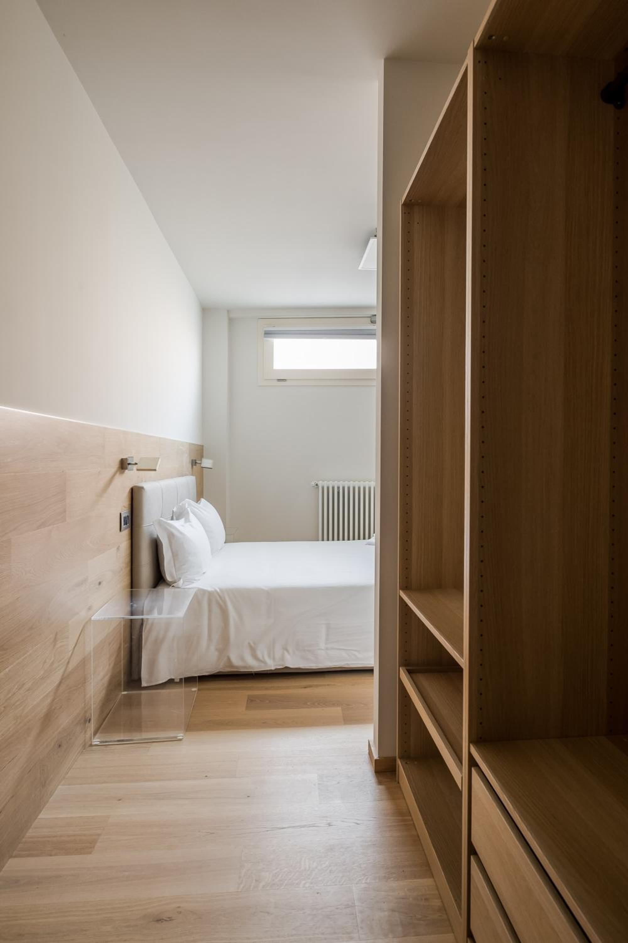 One-Bedroom Apartment - Photo 1