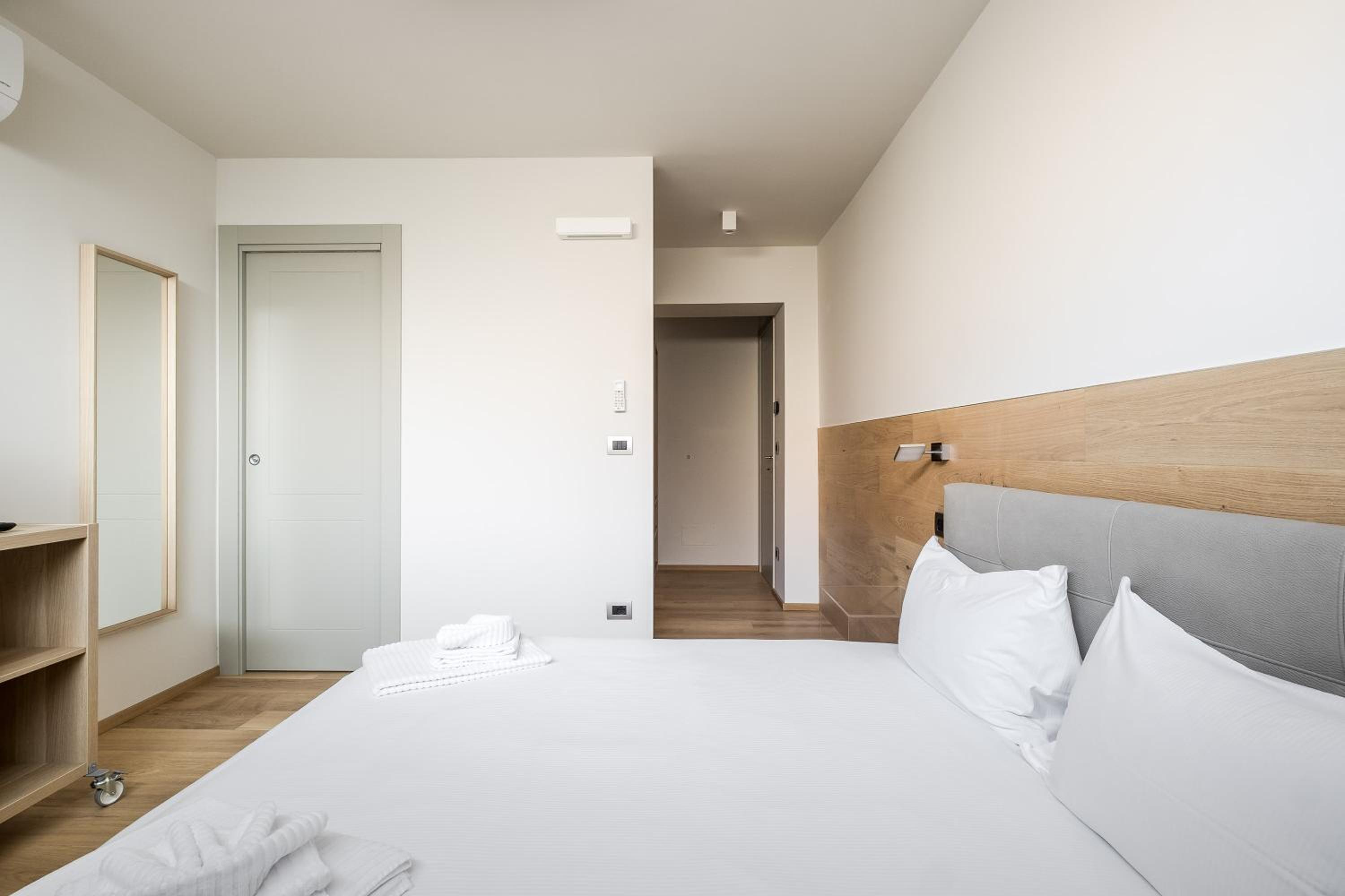 One-Bedroom Apartment - Photo 5