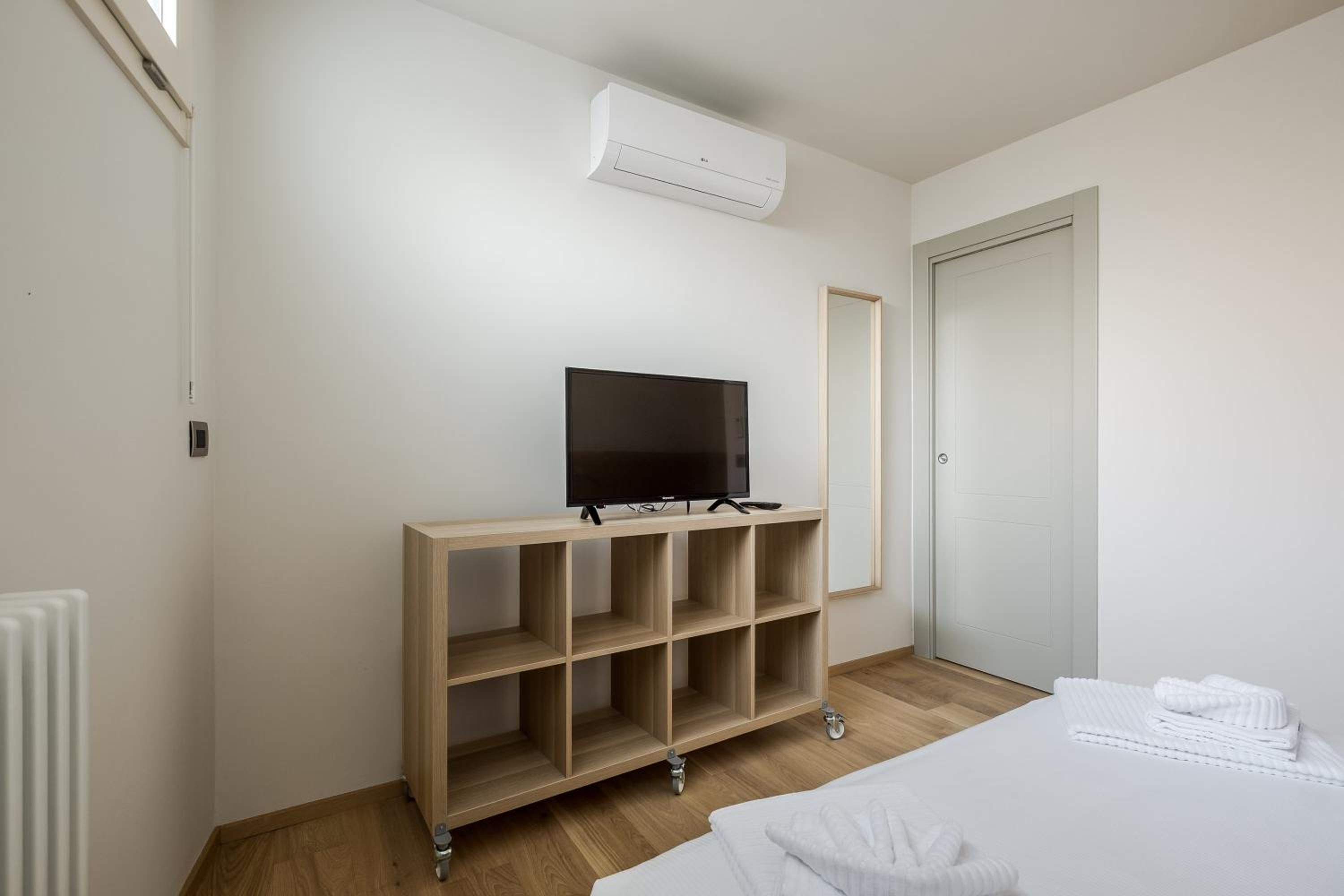 One-Bedroom Apartment - Photo 8