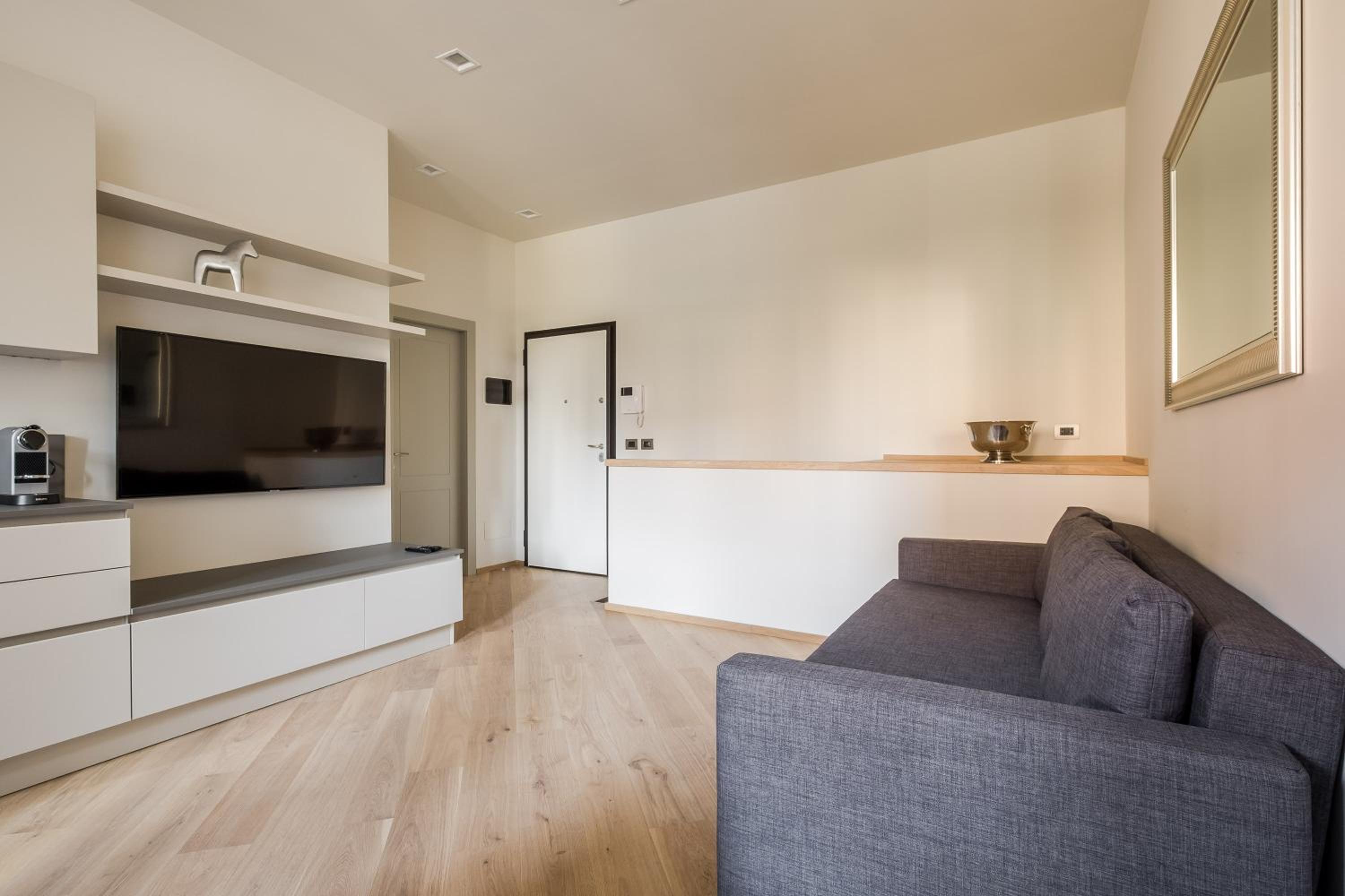 One-Bedroom Apartment - Photo 11