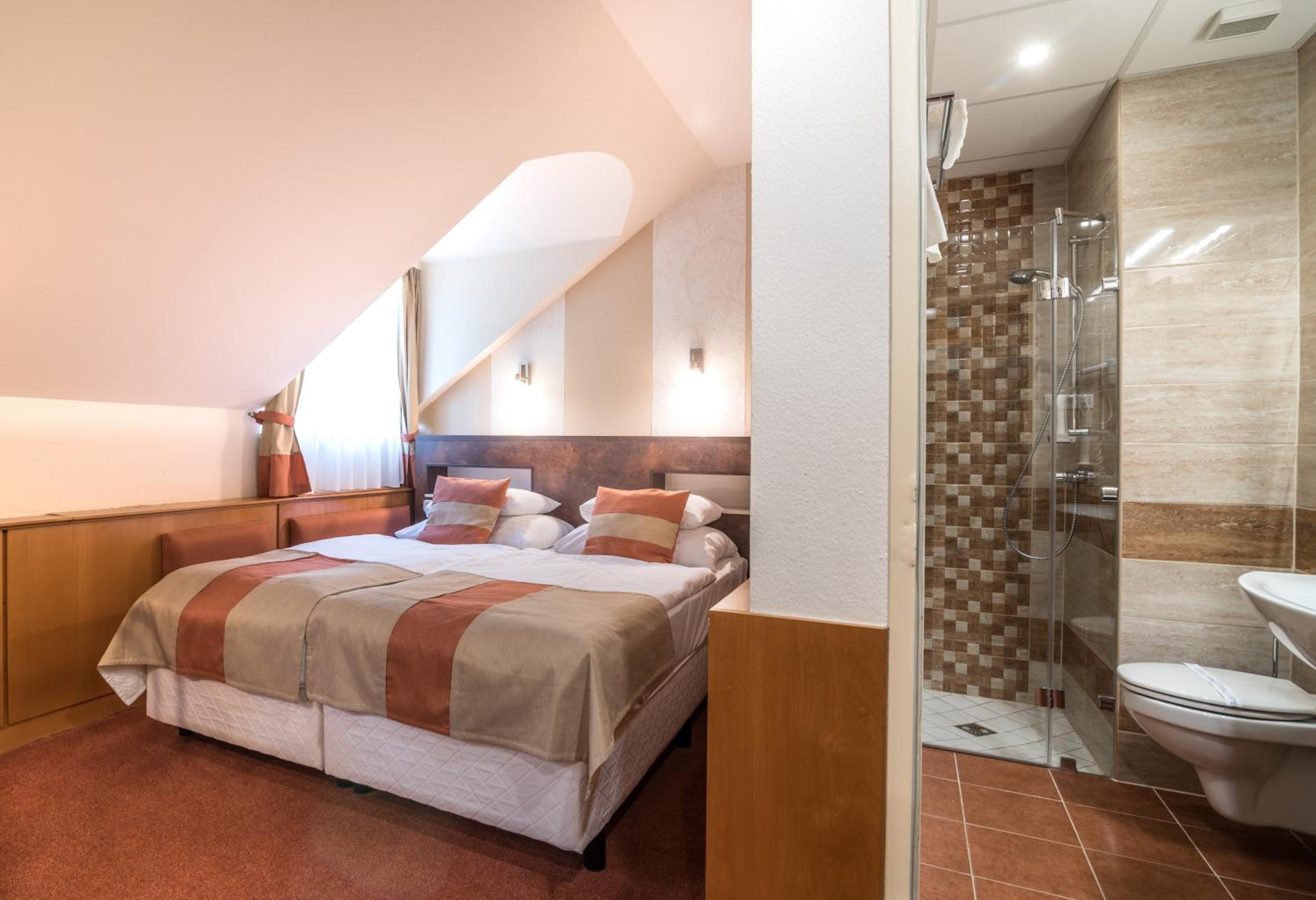 Economy Double Room - Attic photo 3