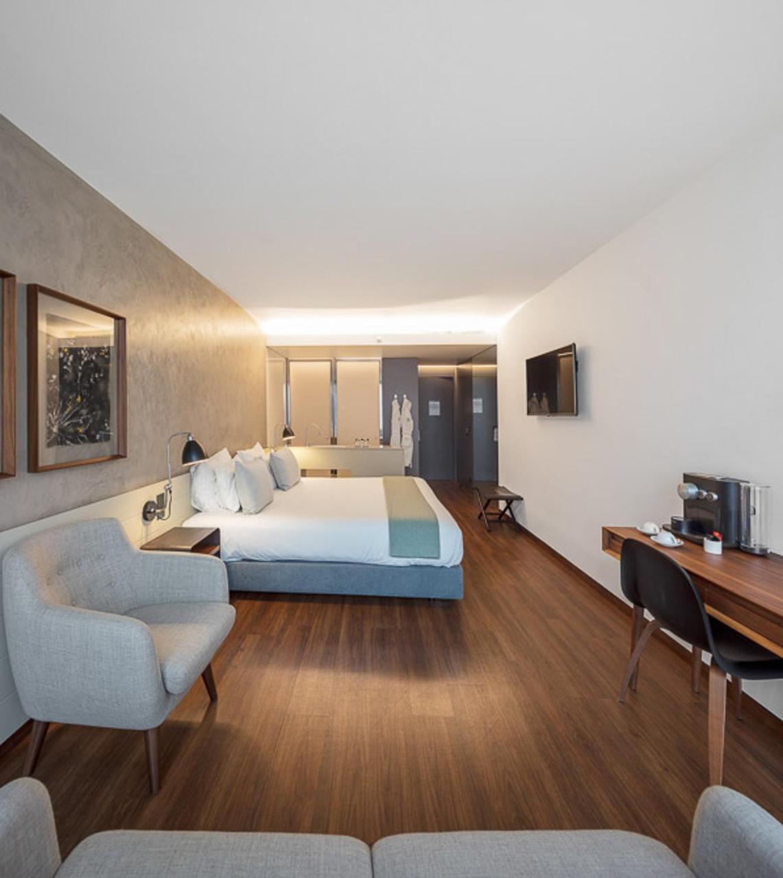 Design Double or Twin Room thumbnail 5