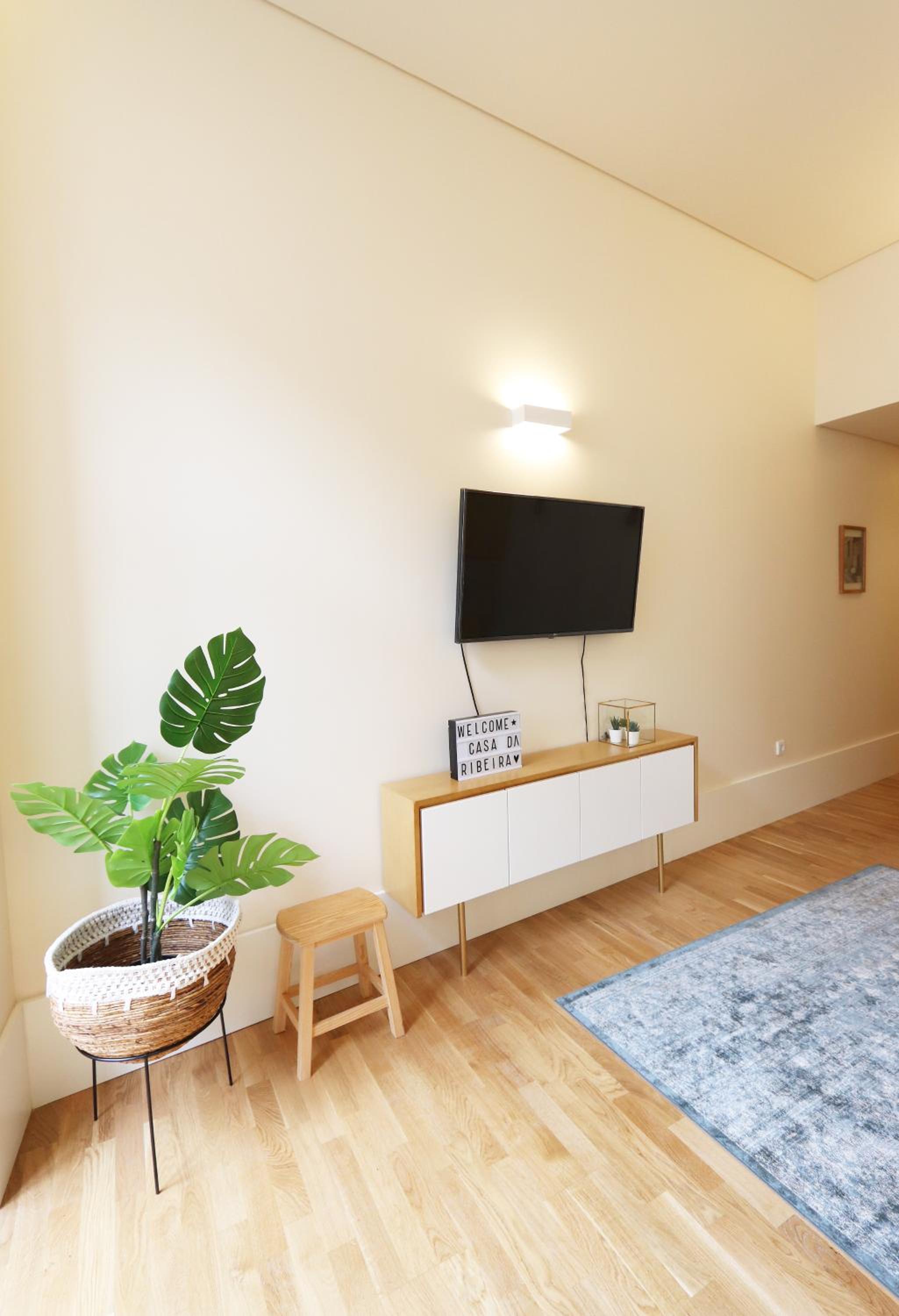 One-Bedroom Apartment - Photo 32