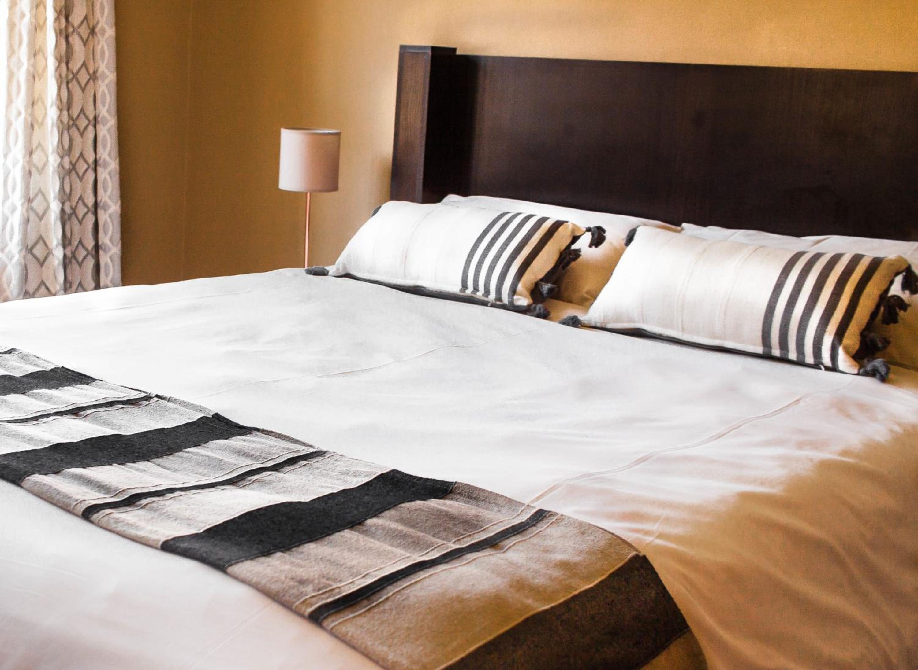 Deluxe Queen Room - Photo 1