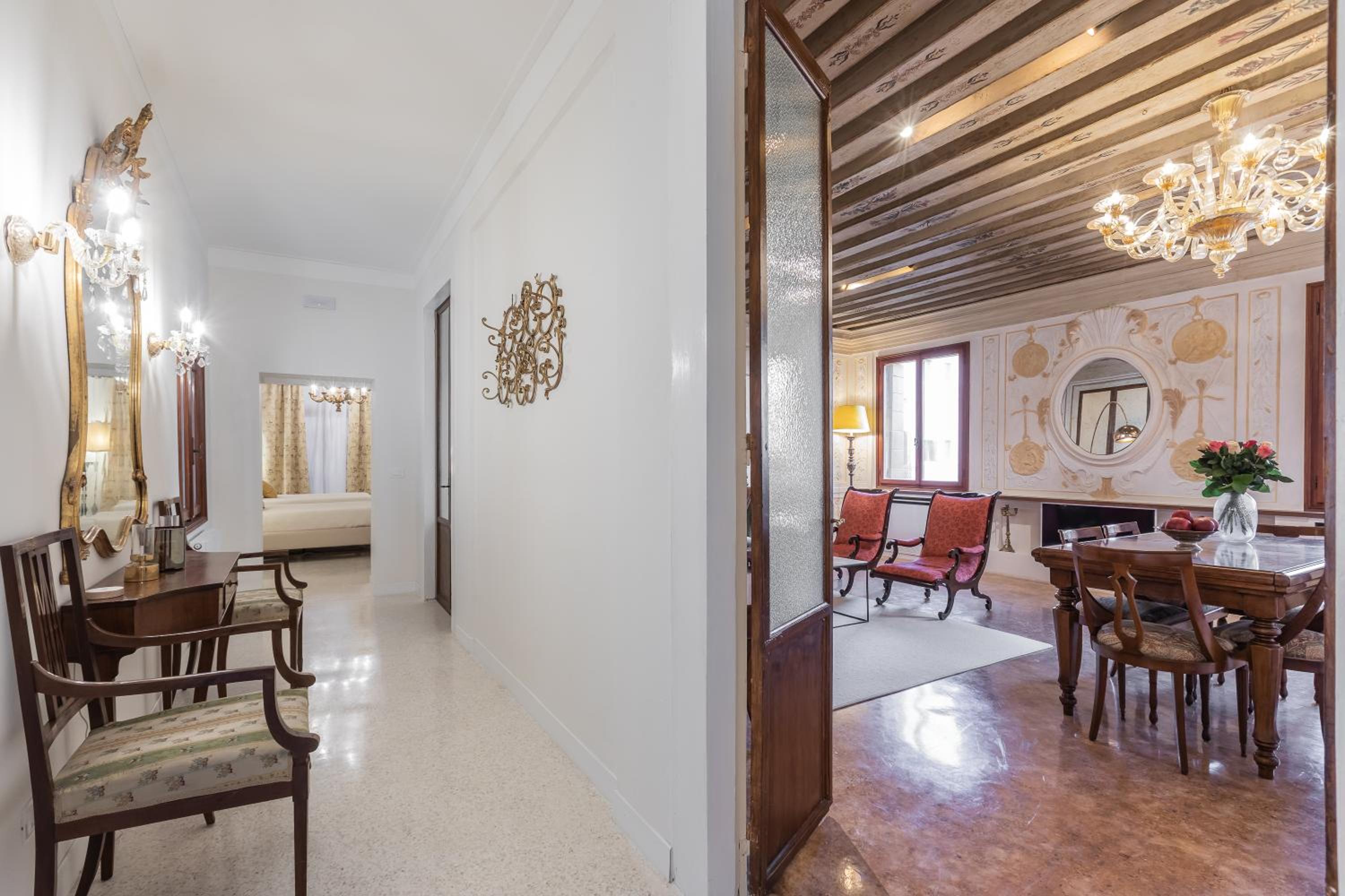 Apartment - Split Level photo 2