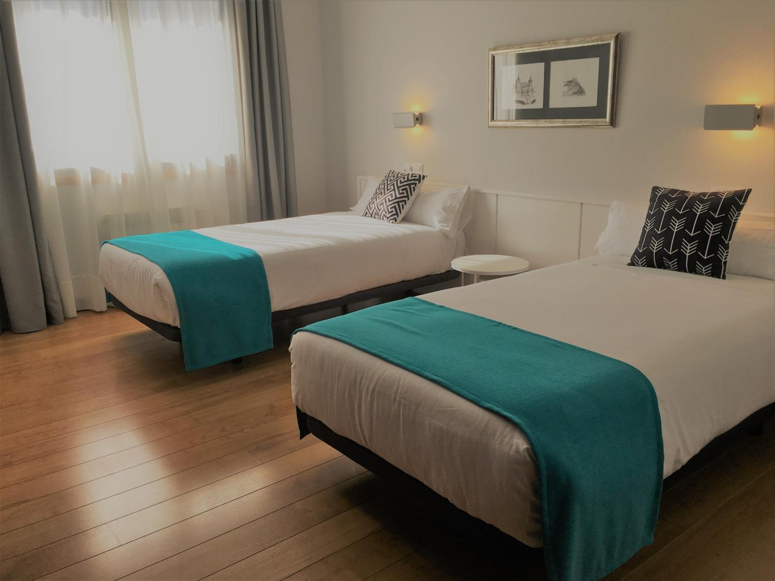 Twin Room - Photo 3