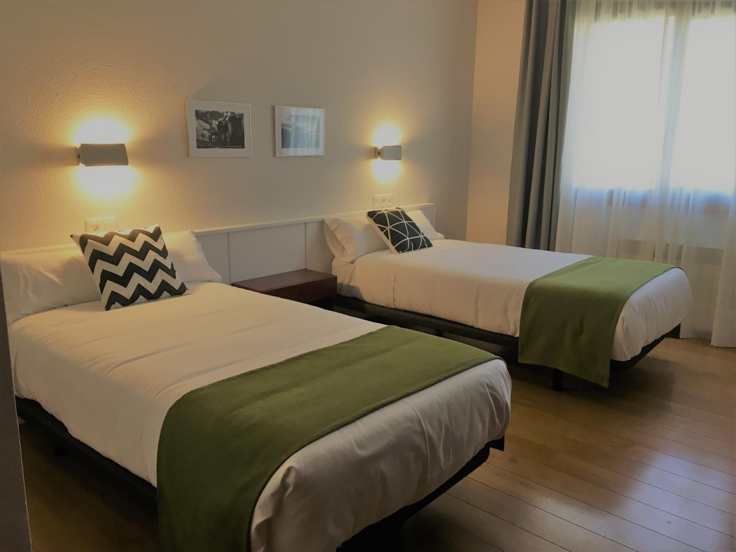 Twin Room - Photo 2