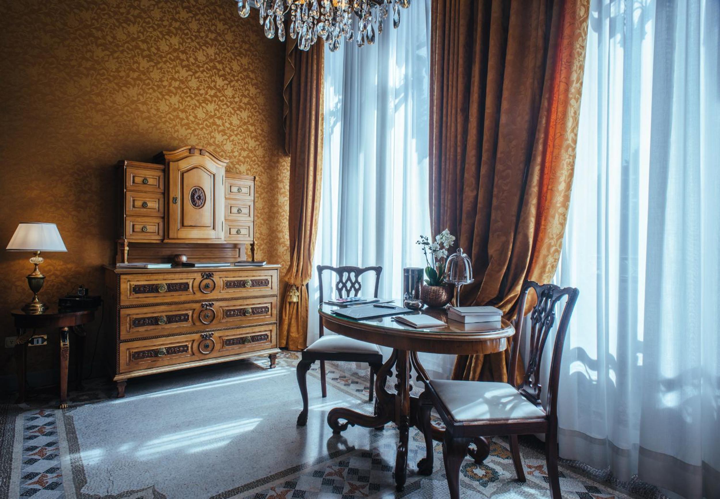 Executive Suite photo 2