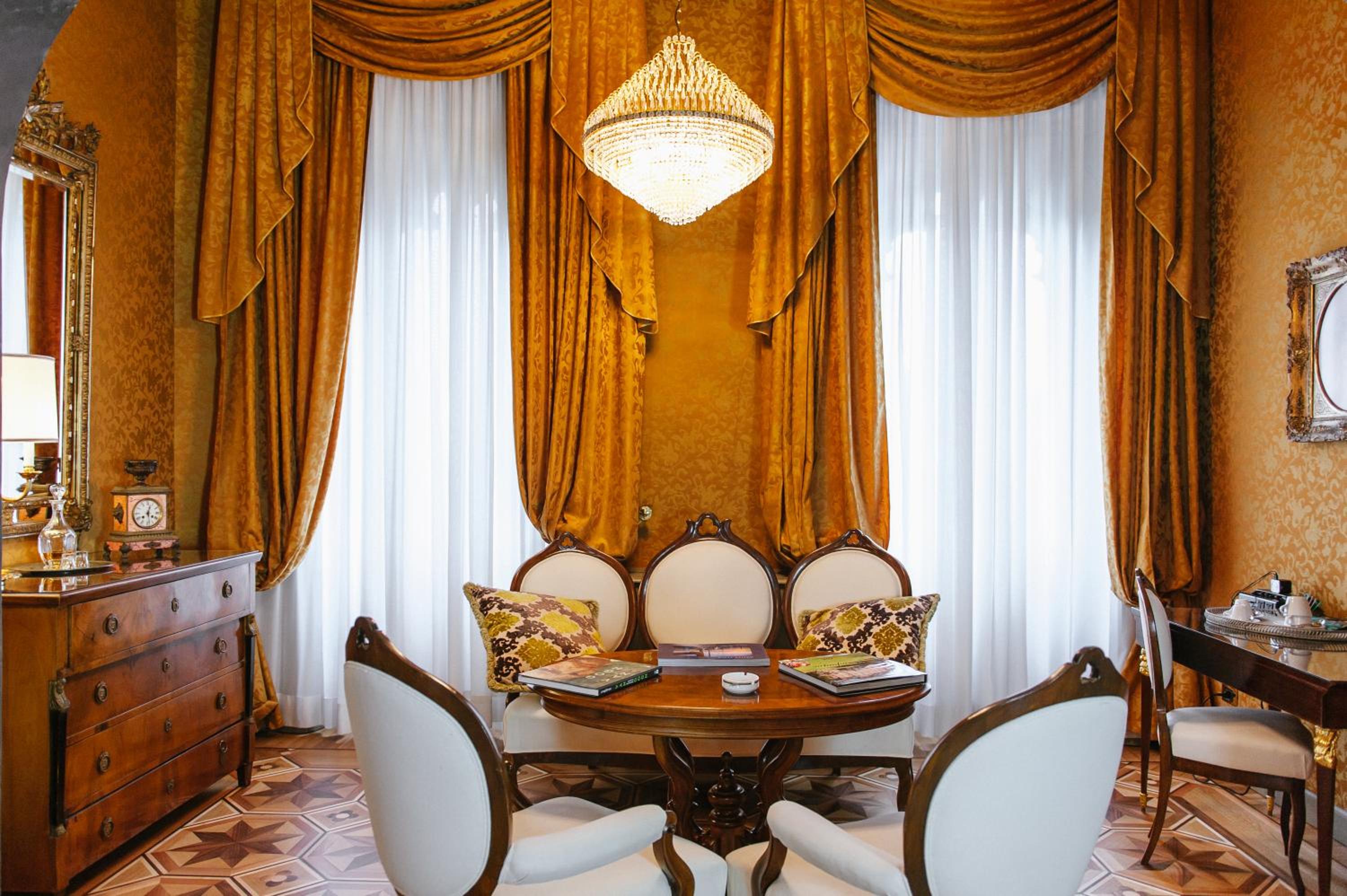 Premium Suite - Photo 6