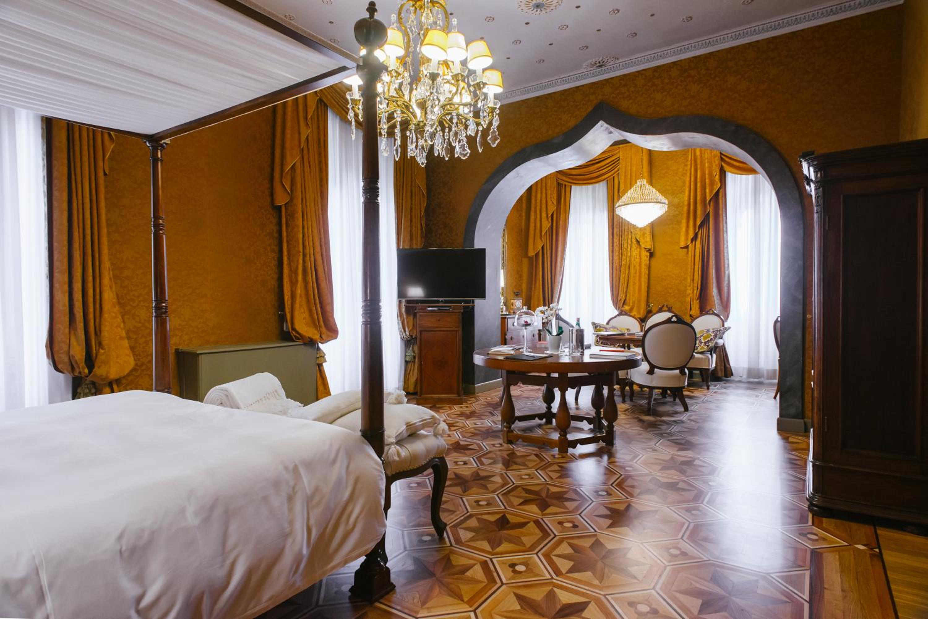 Premium Suite - Photo 5