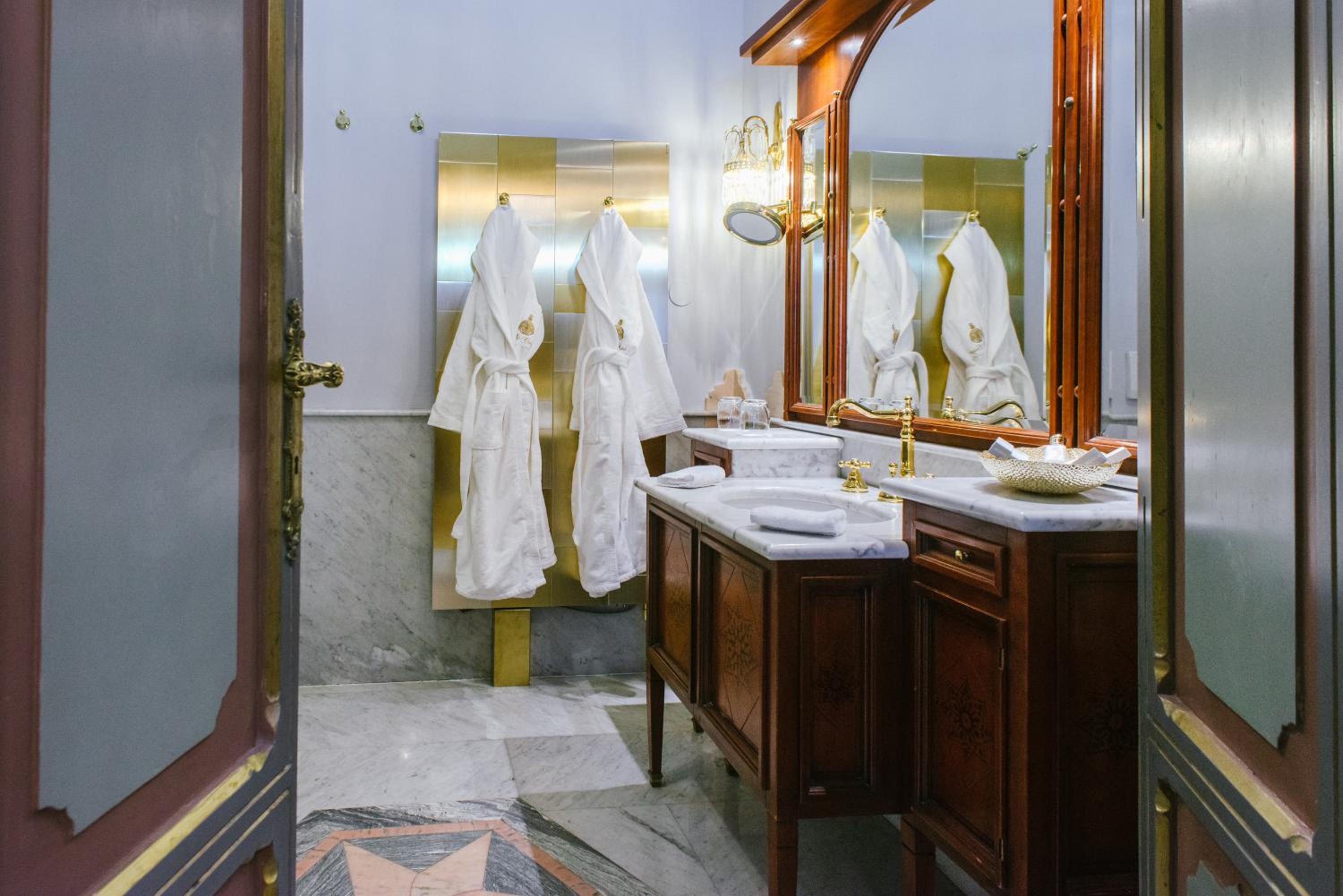 Premium Suite - Photo 3