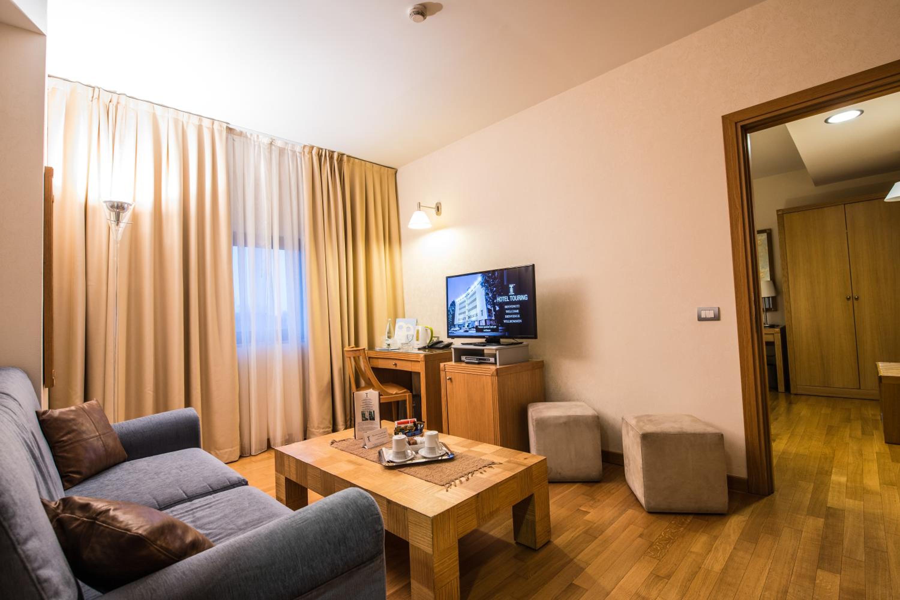 Deluxe Suite photo 2