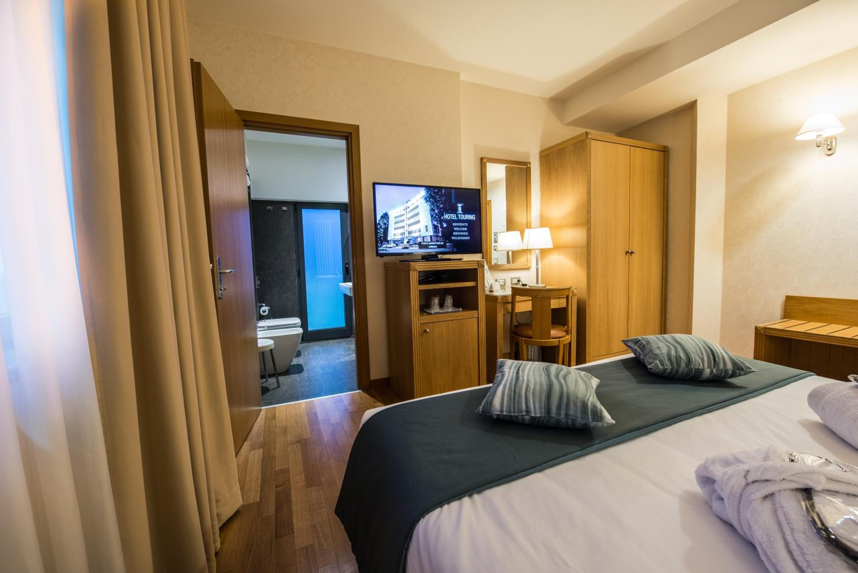 Deluxe Suite photo 3