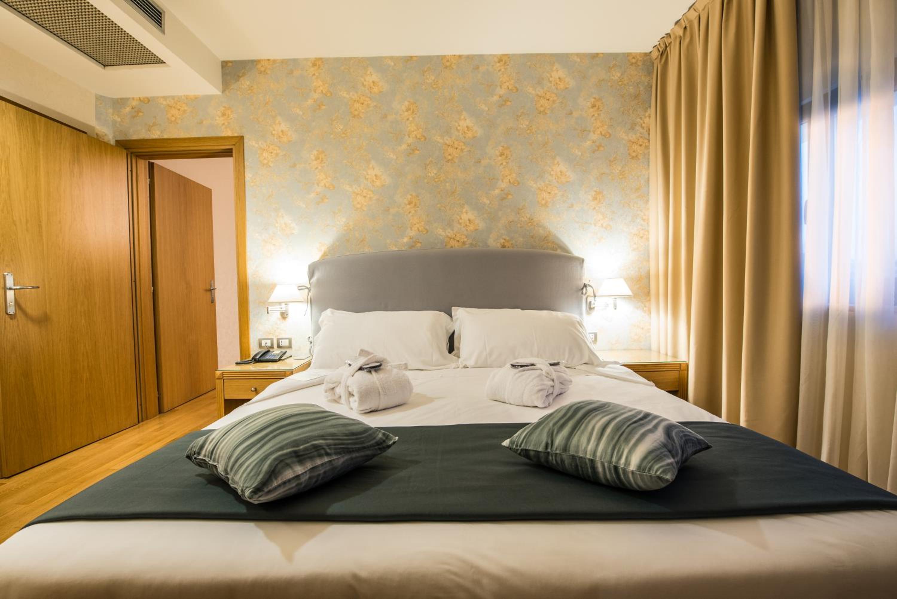Deluxe Suite photo 1