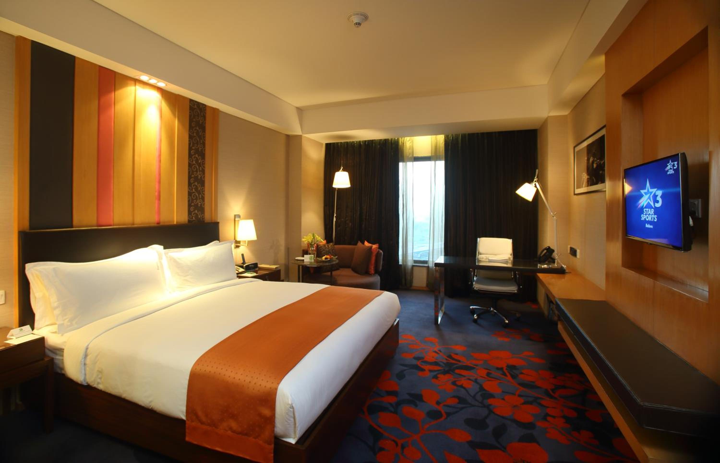 Standard King Room - High Floor with 	 20% off on F&B and Laundry + Cocktail Hours from 6 PM to 8 PM