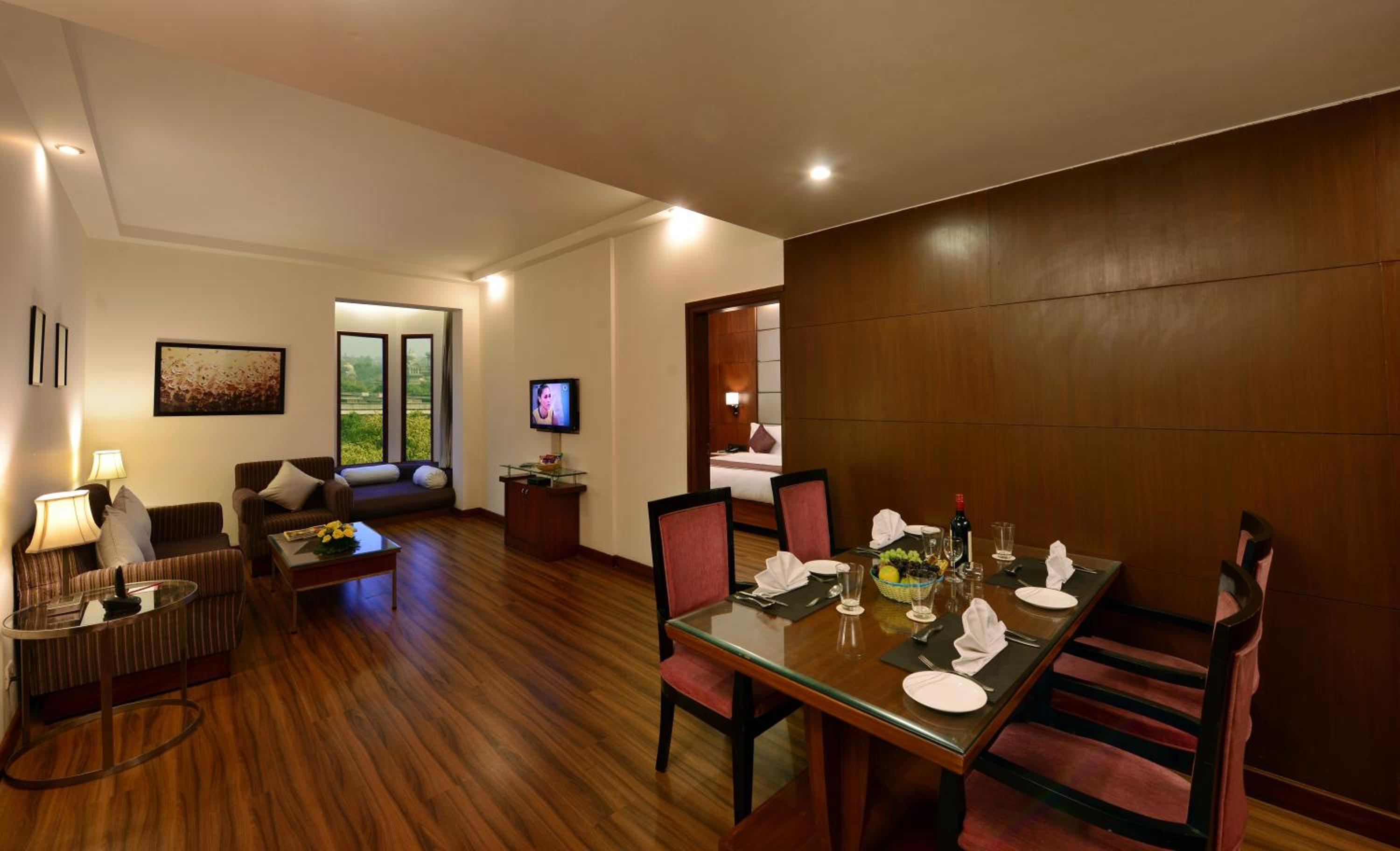 Suite - Photo 2